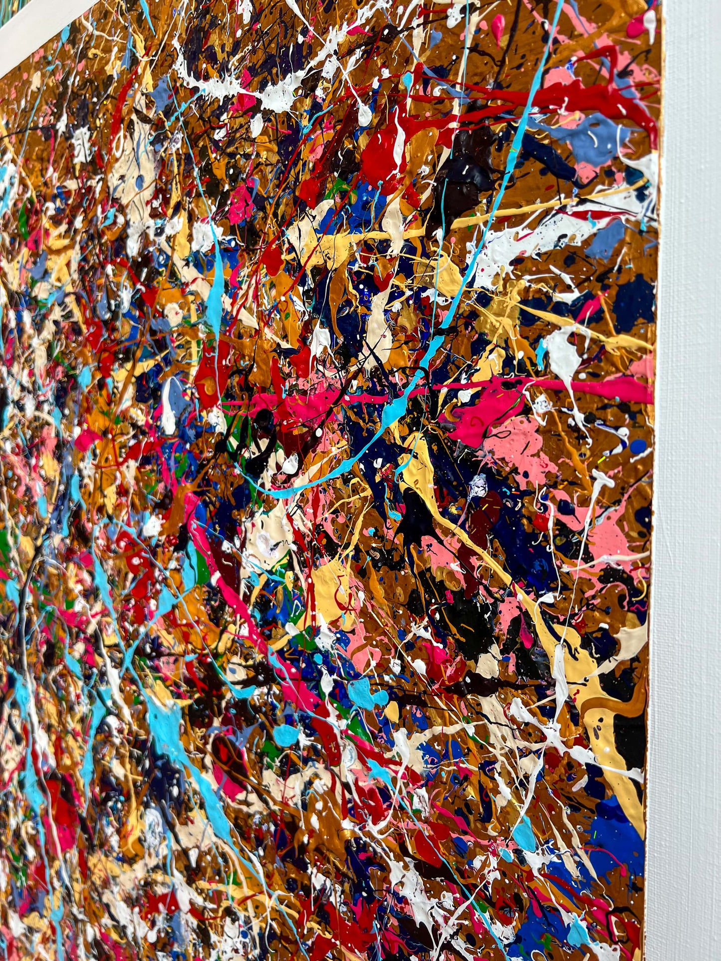 Abstract schilderij bloemenveld met levendige kleuren en dynamische penseelstreken van Atelier58