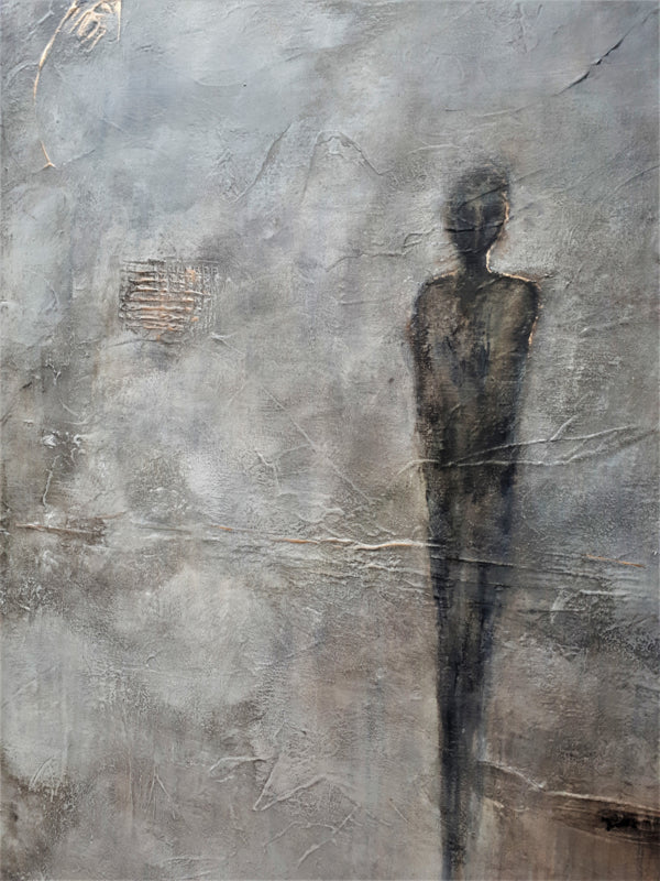 Silhouette schilderij door Frances Eckhardt abstract grijs beige doek met lange vervaagde menselijke figuur