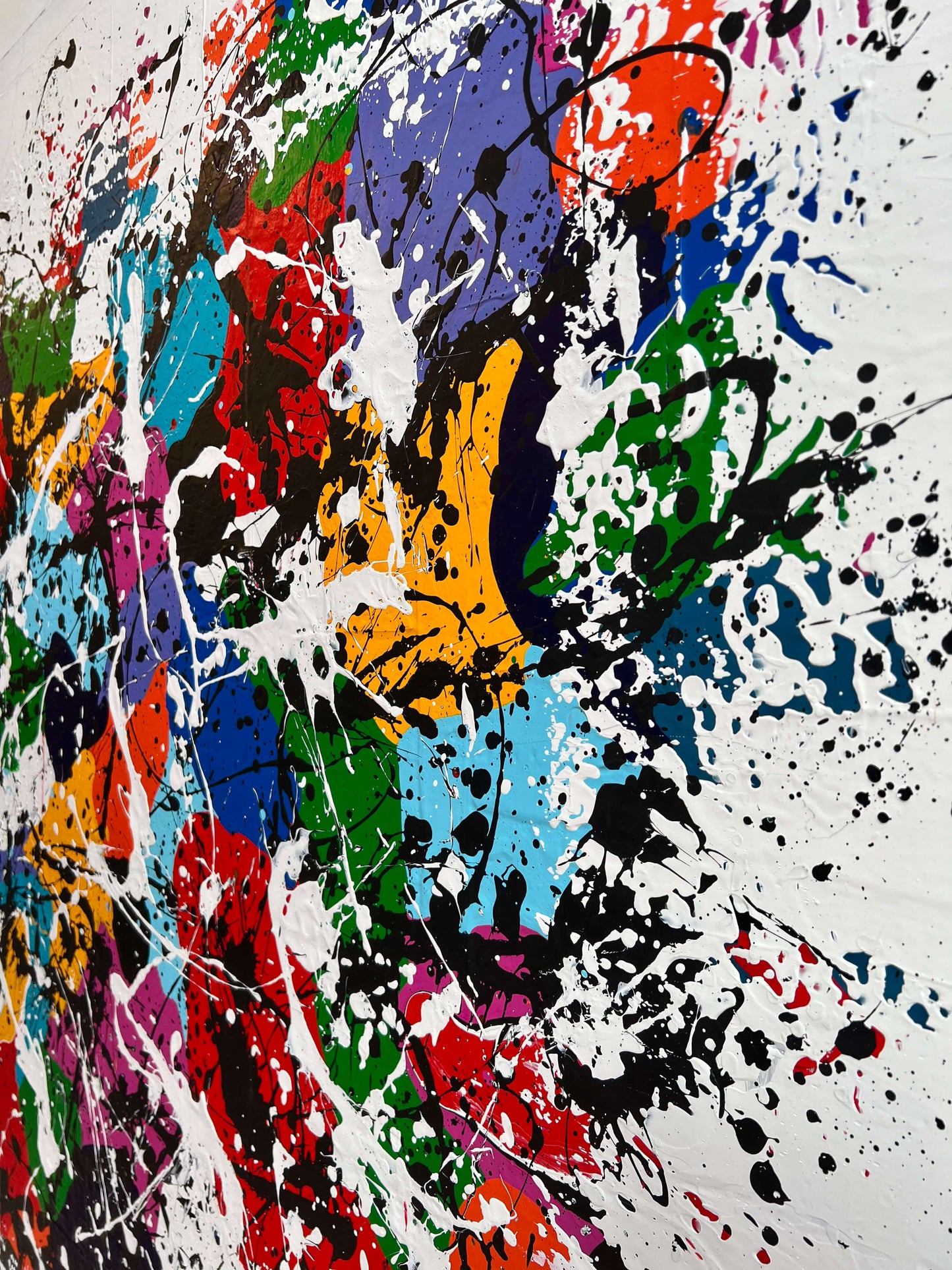 Abstract schilderij Atelier58 met kleurrijke verfspatten en moderne kunststijl