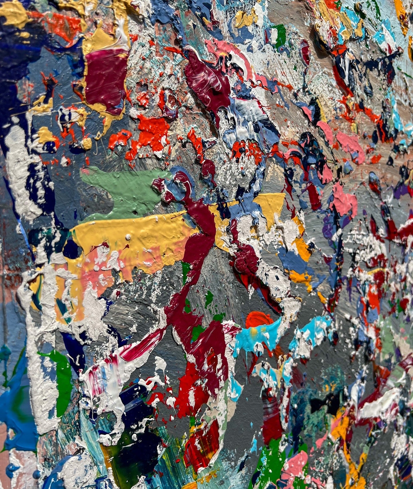 kleurijk schilderij van Atelier58 met dikke verf en levendige kleuren in abstract ontwerp