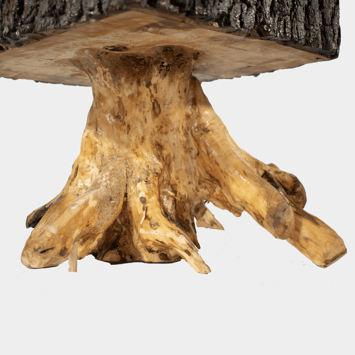 Unieke houten schaaktafel met natuurlijke boomwortel als voetstuk door Semra Heydari