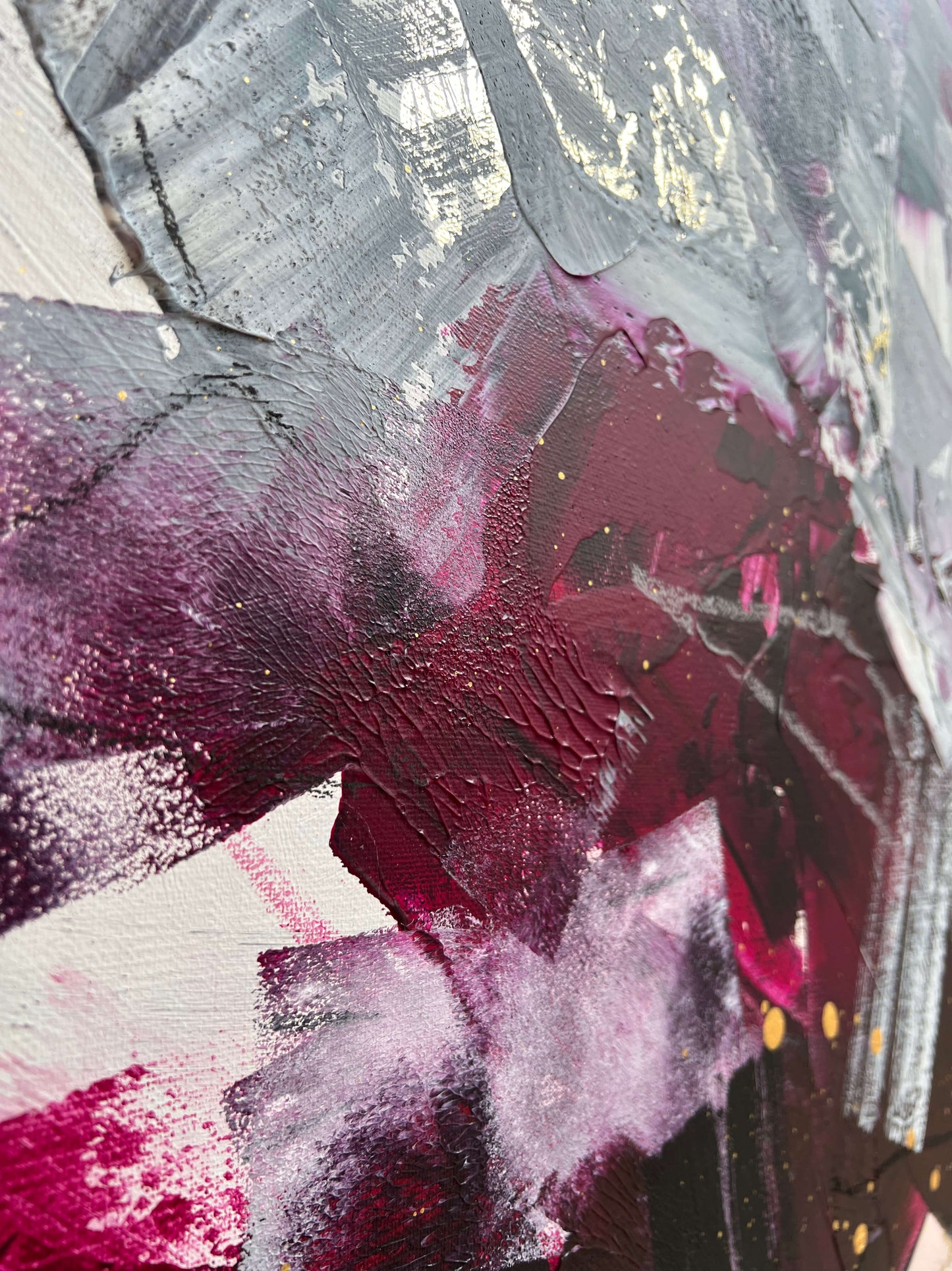 Abstract schilderij met donkere en paarse tinten van Atelier58 kunst aan de muur kopen
