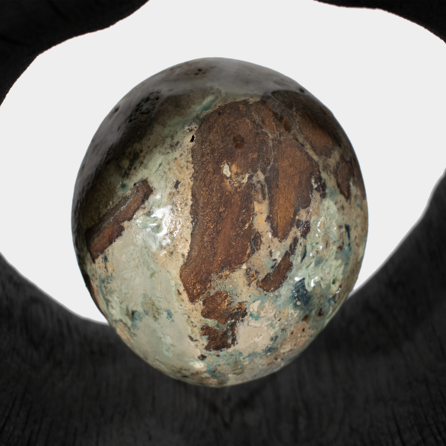 Handgemaakt kunst beeld Mother Earth van hout en keramiek door Semra Heydari