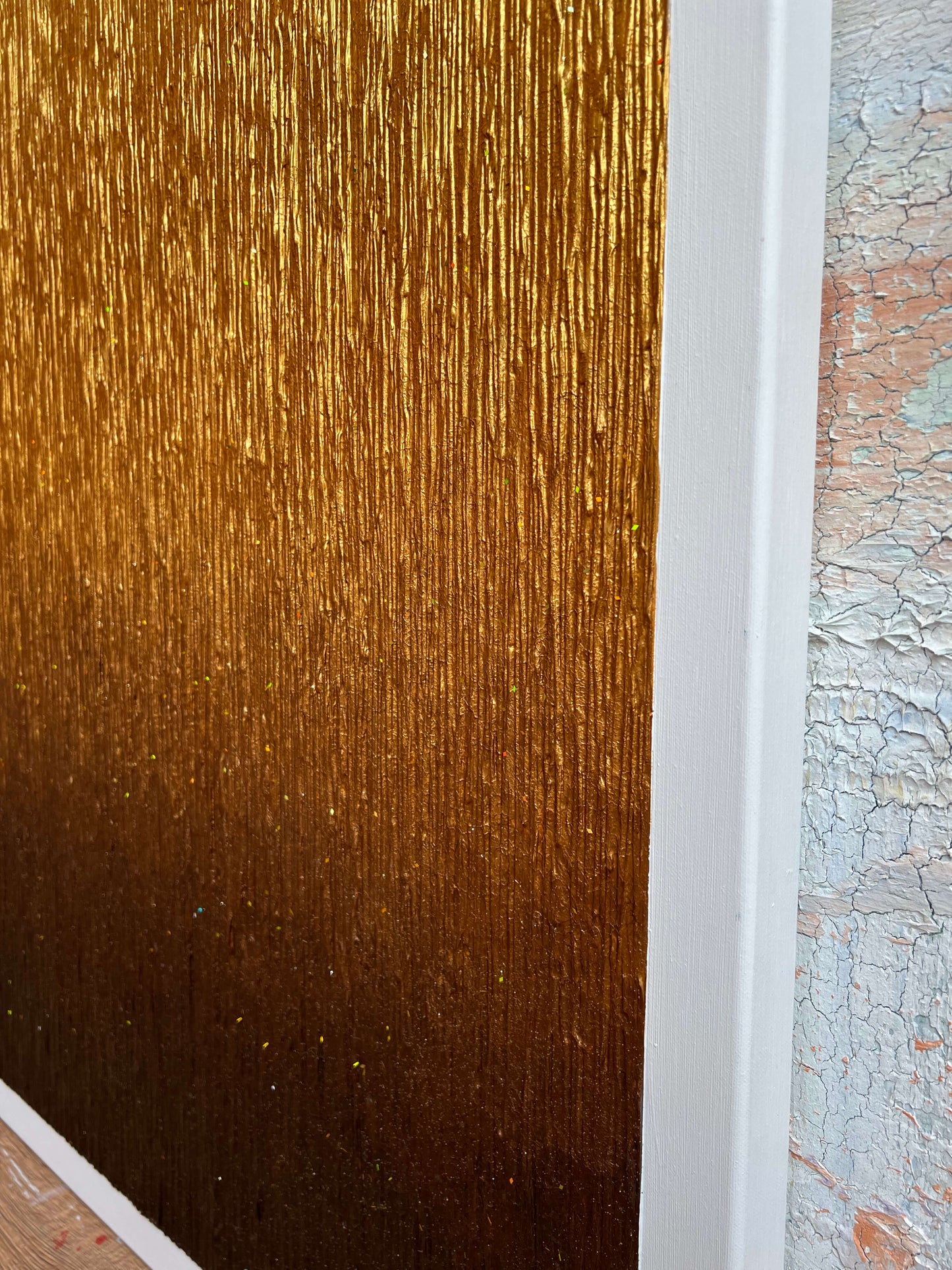 Luxe schilderij met goud tinten van Atelier58 met textuur en diepte in een modern design