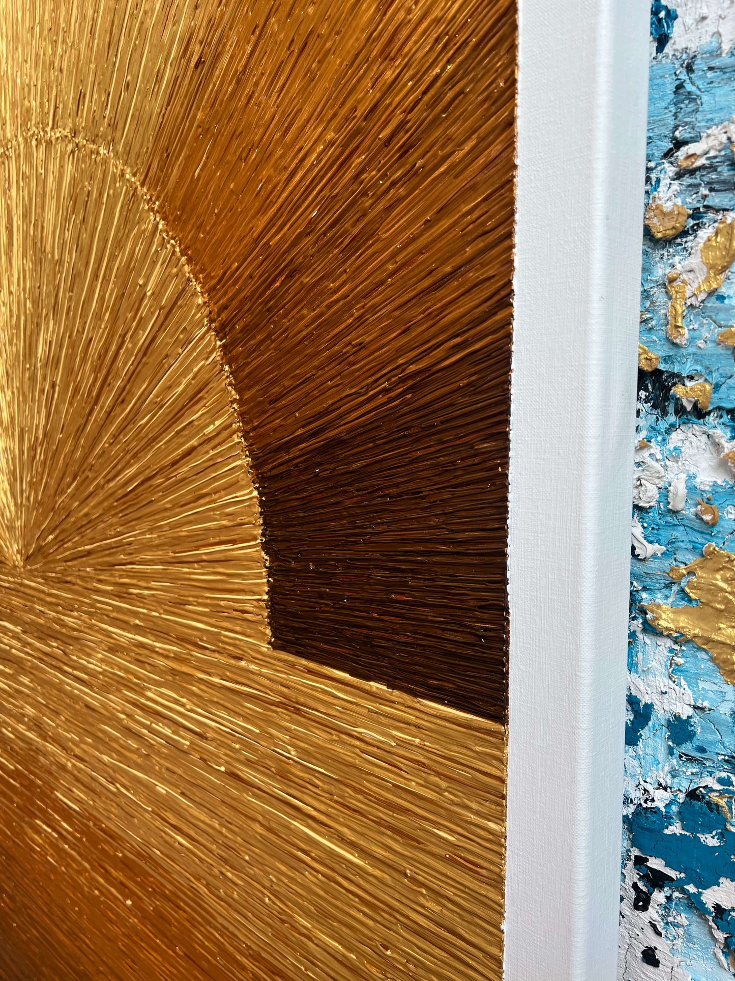 Modern schilderij zonsondergang met rijke goudbruine texturen en verfdetails van Atelier58