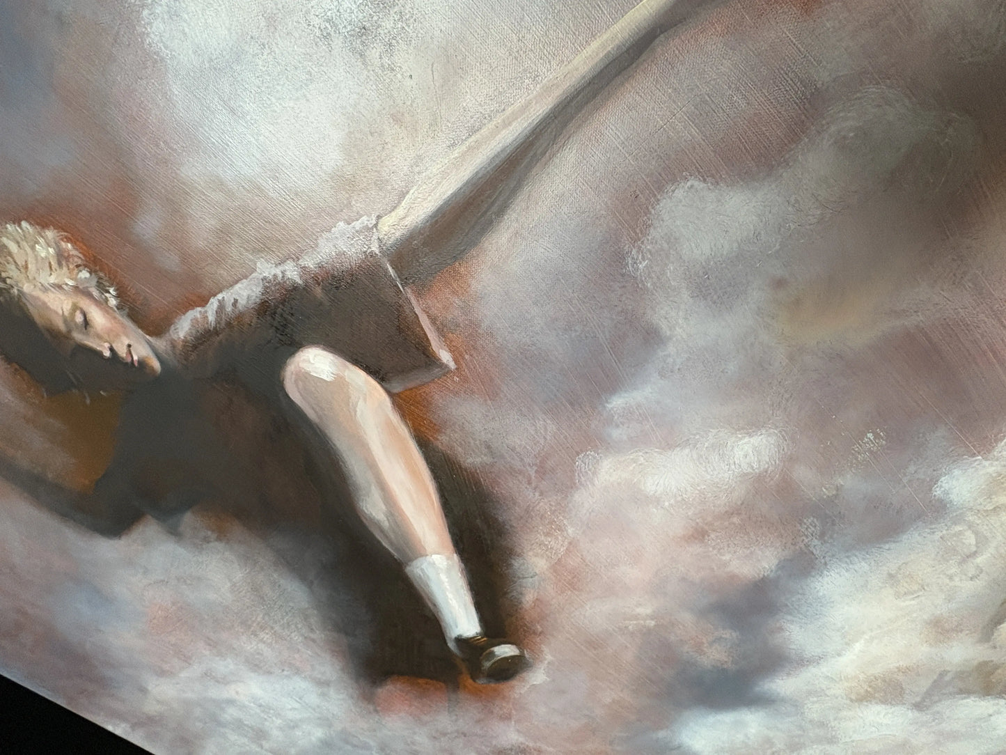 Origineel schilderij Gravity X met een figuur die door de lucht zweeft in een dromerige achtergrond