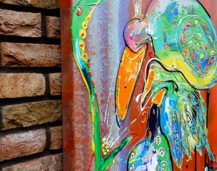 Origineel schilderij vogels van Art by Marieke Brouwers met kleurrijke vogel en groene accenten