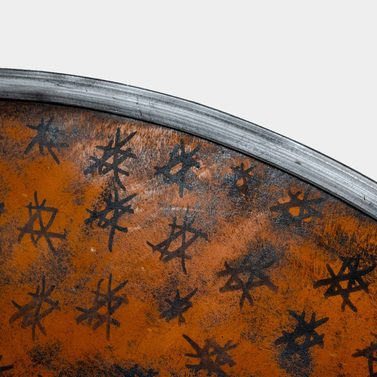 Glaskunst van Glas & Art Ank Stumpel met abstract patroon en paard decoratie glas in oranje en zwart
