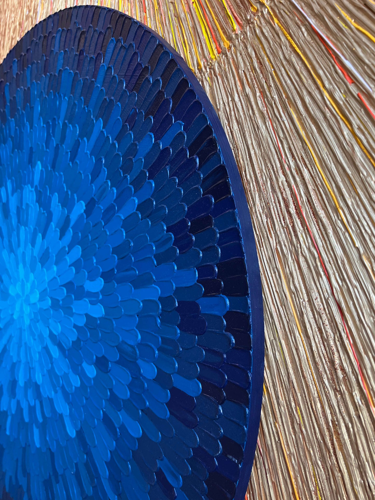 Rond modern kunstwerk kopen met blauwe en gouden accenten van Atelier58 schilderijen