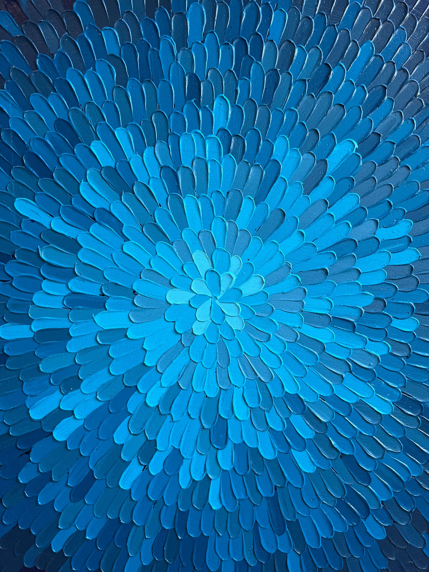 Rond modern kunstwerk kopen blauw abstract schilderij met gelaagde penseelstreken van Atelier58