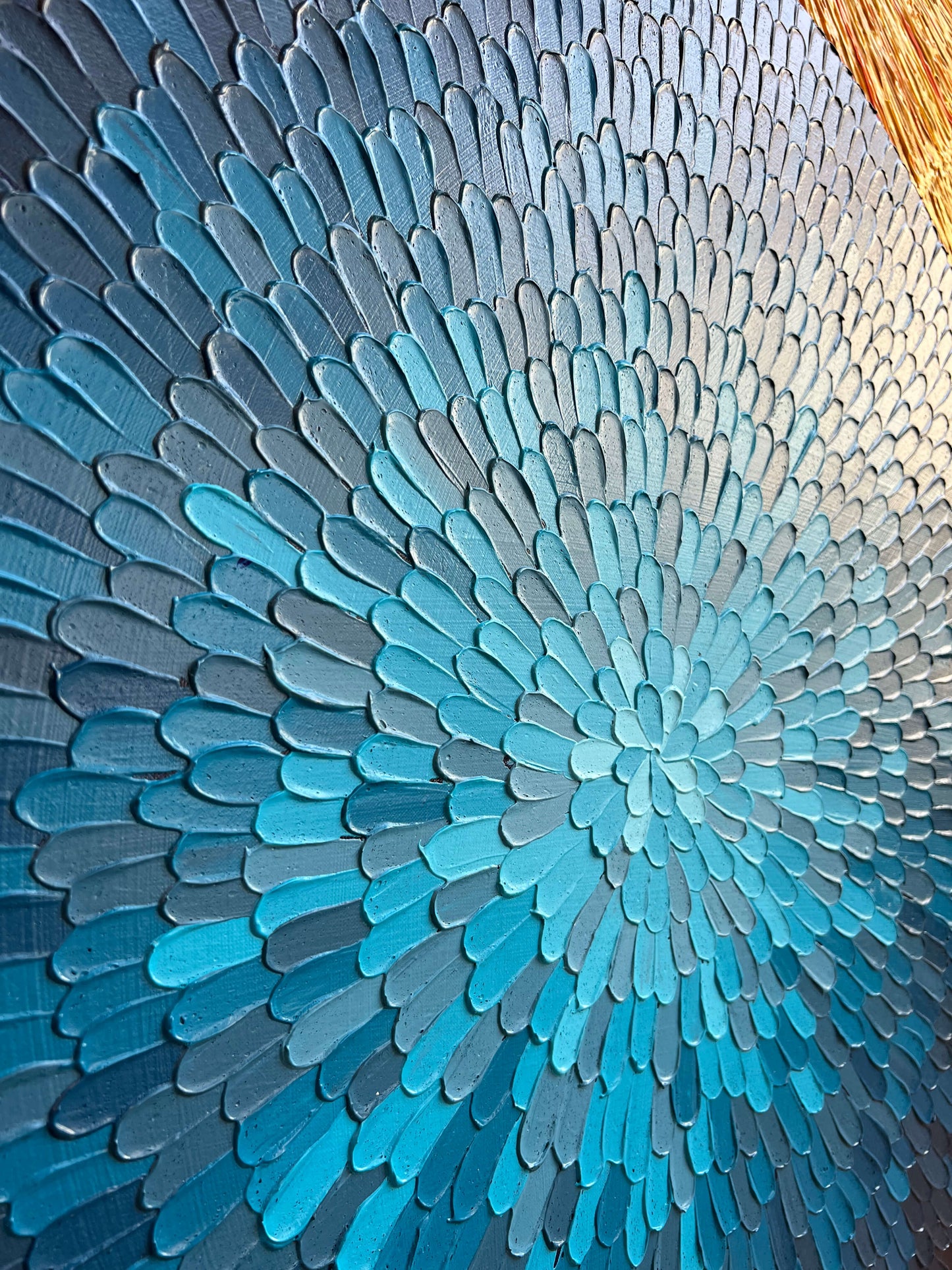 Rond modern kunstwerk kopen met blauwe en grijze tinten gemaakt door Atelier58 in een schilderij