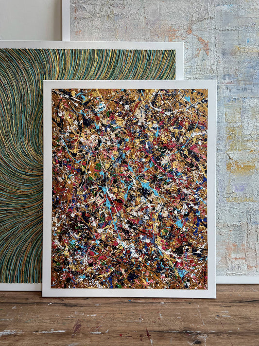 Abstract schilderij bloemenveld met kleurrijke verfspatten in witte lijst van Atelier58