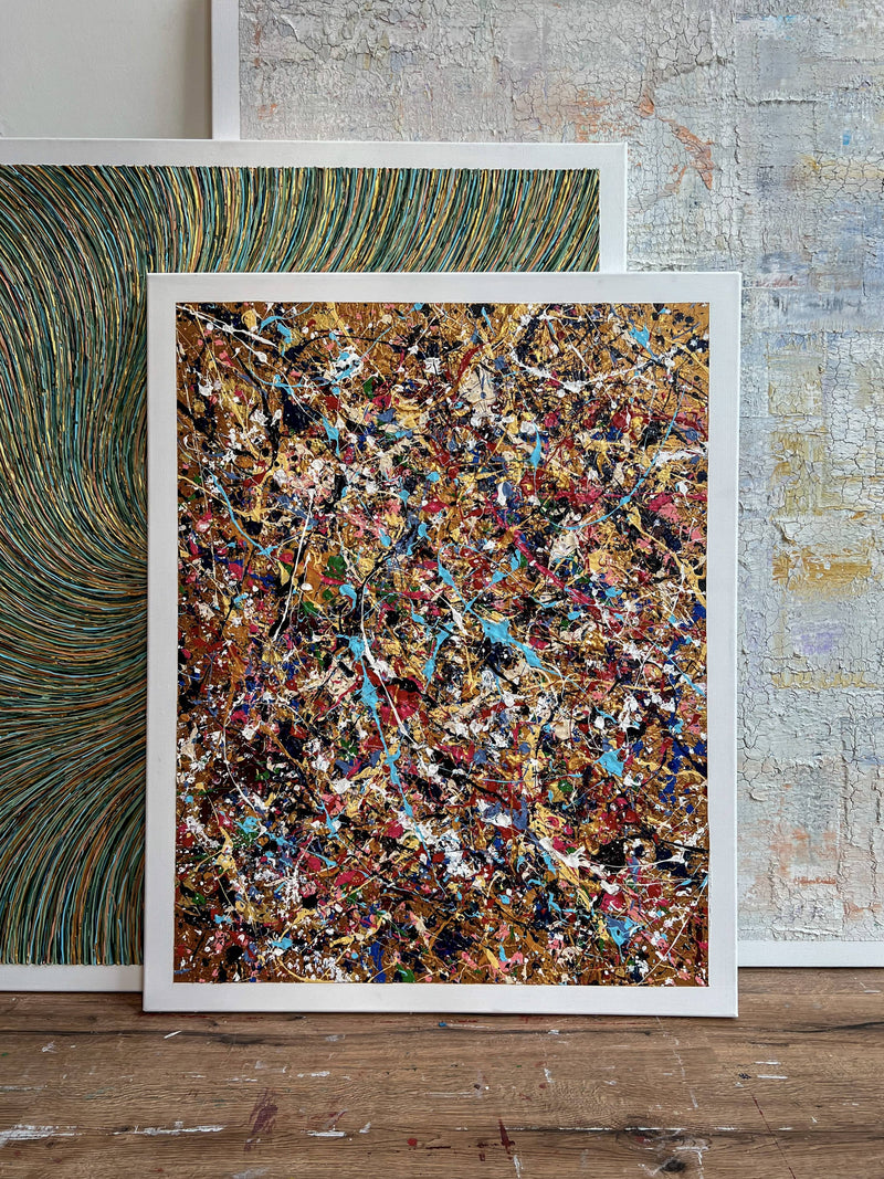 Abstract schilderij bloemenveld met kleurrijke verfspatten in witte lijst van Atelier58