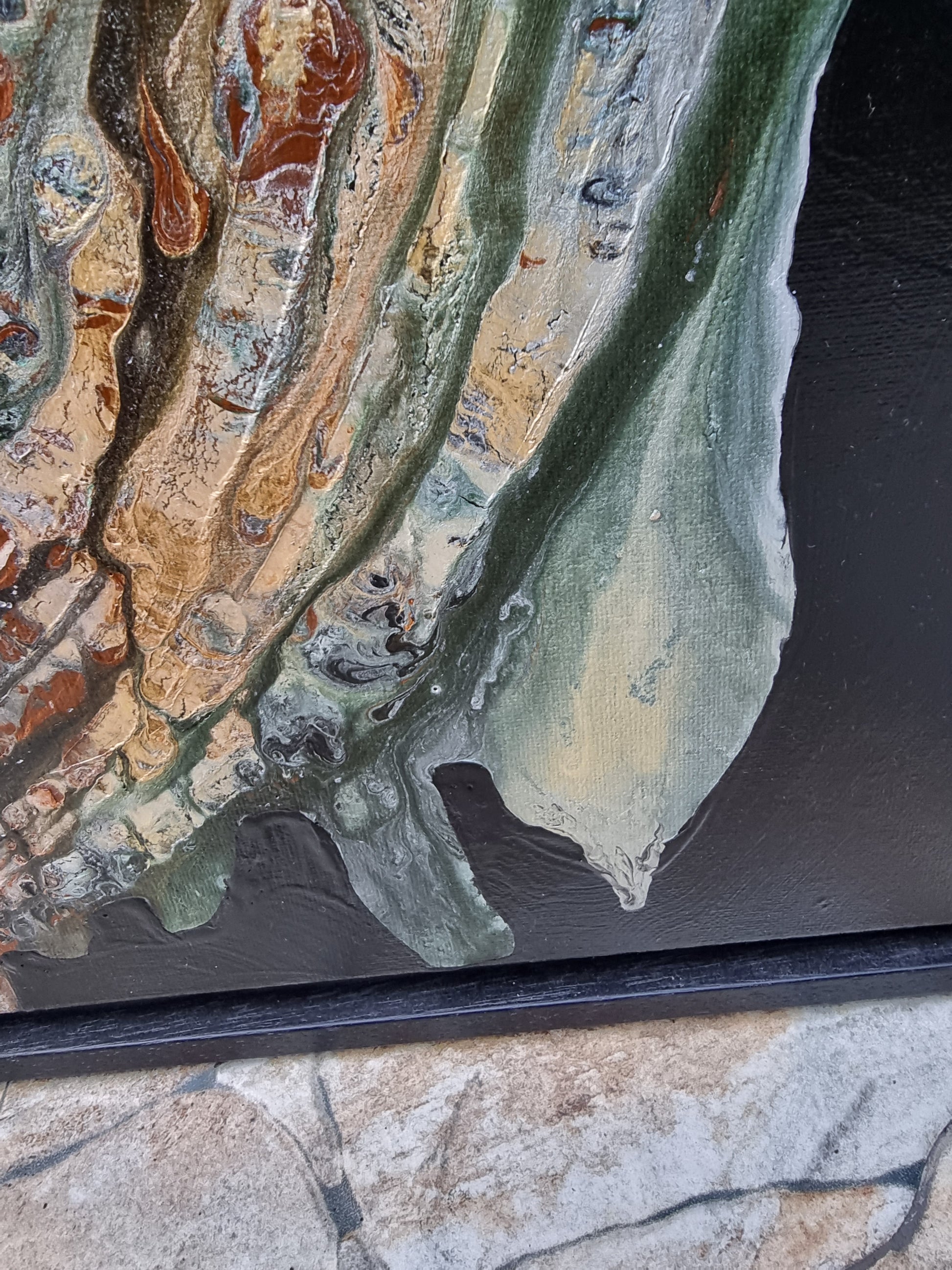 Abstract schilderij van Frances Eckhardt met textuurrijke kleuren en organische vormen