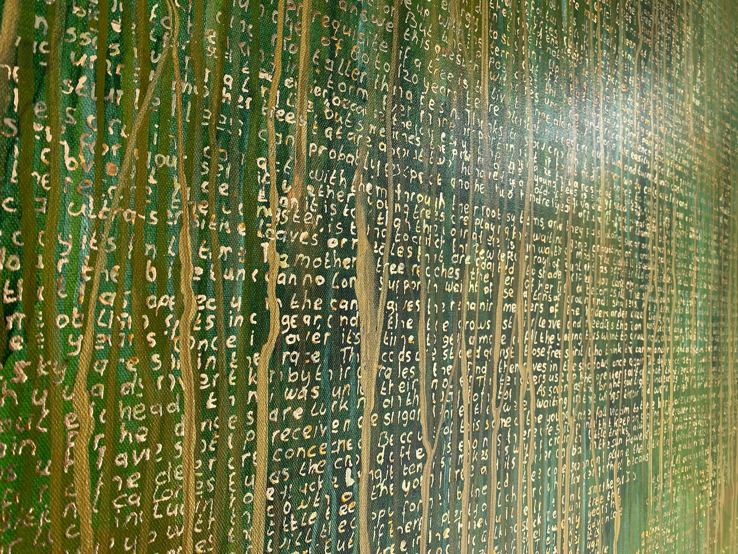 Abstract schilderij van Elise Eekhout met een kleurrijke textuur en handgeschreven details