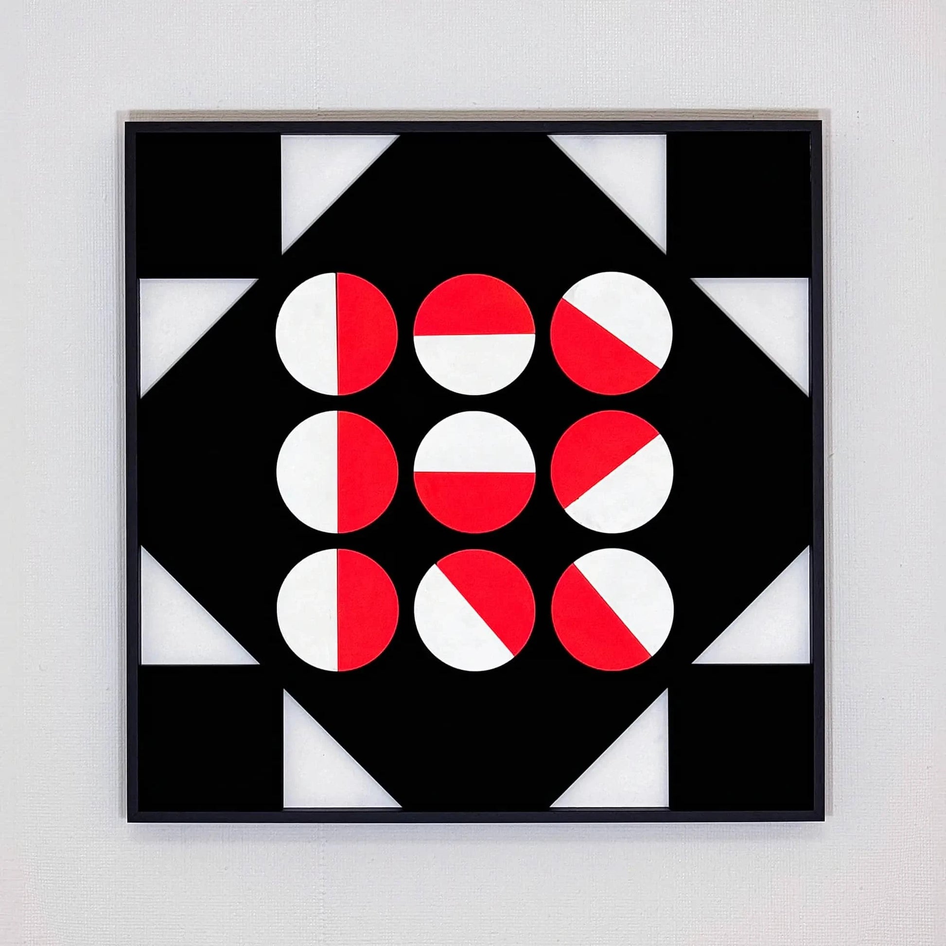 Abstracte kunst van Rob Stolte met geometrische vormen en een zwart-witte achtergrond, perfect voor abstracte kunst kopen.