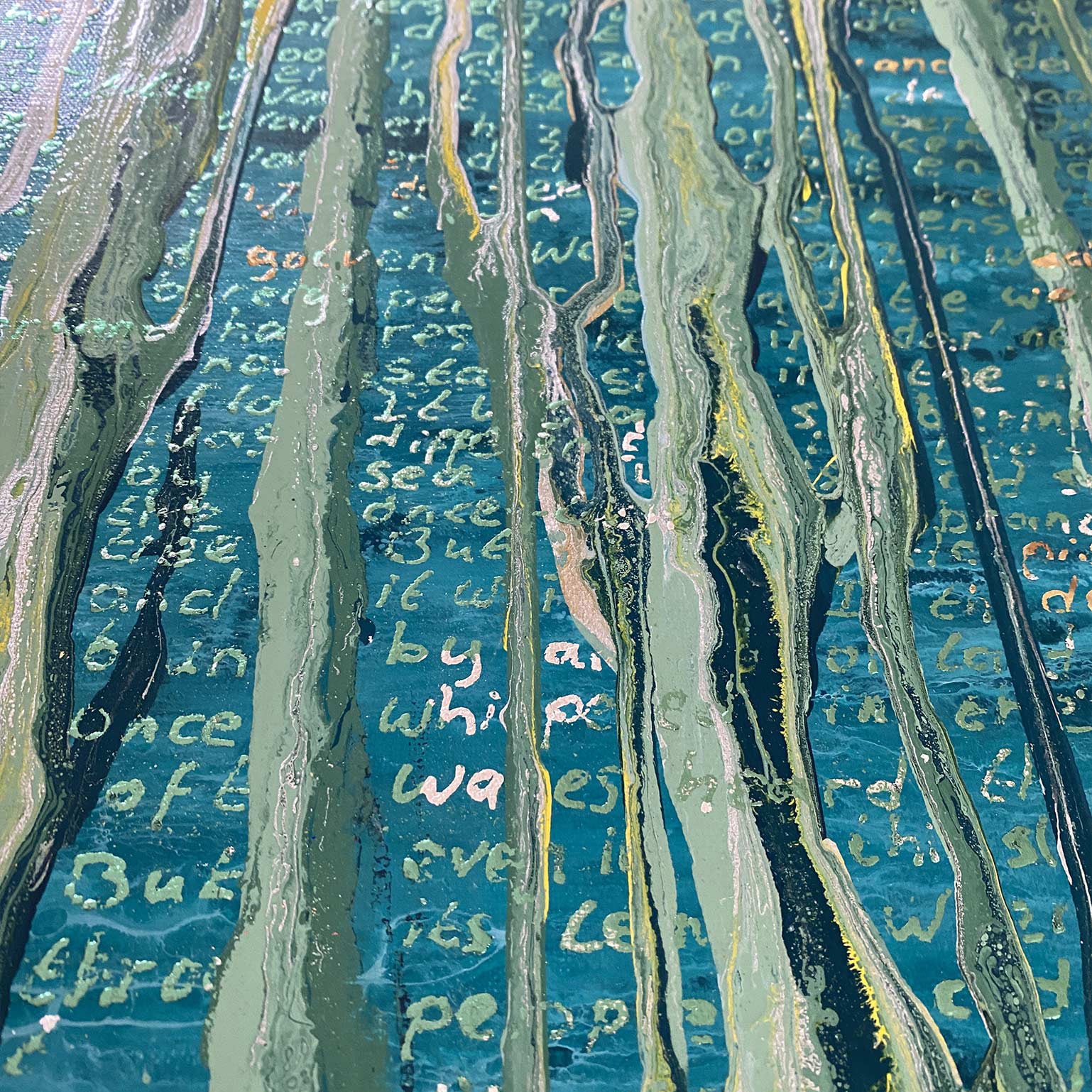 Schilderij van een verdronken bos met abstracte texturen en kleuren in blauw en groen