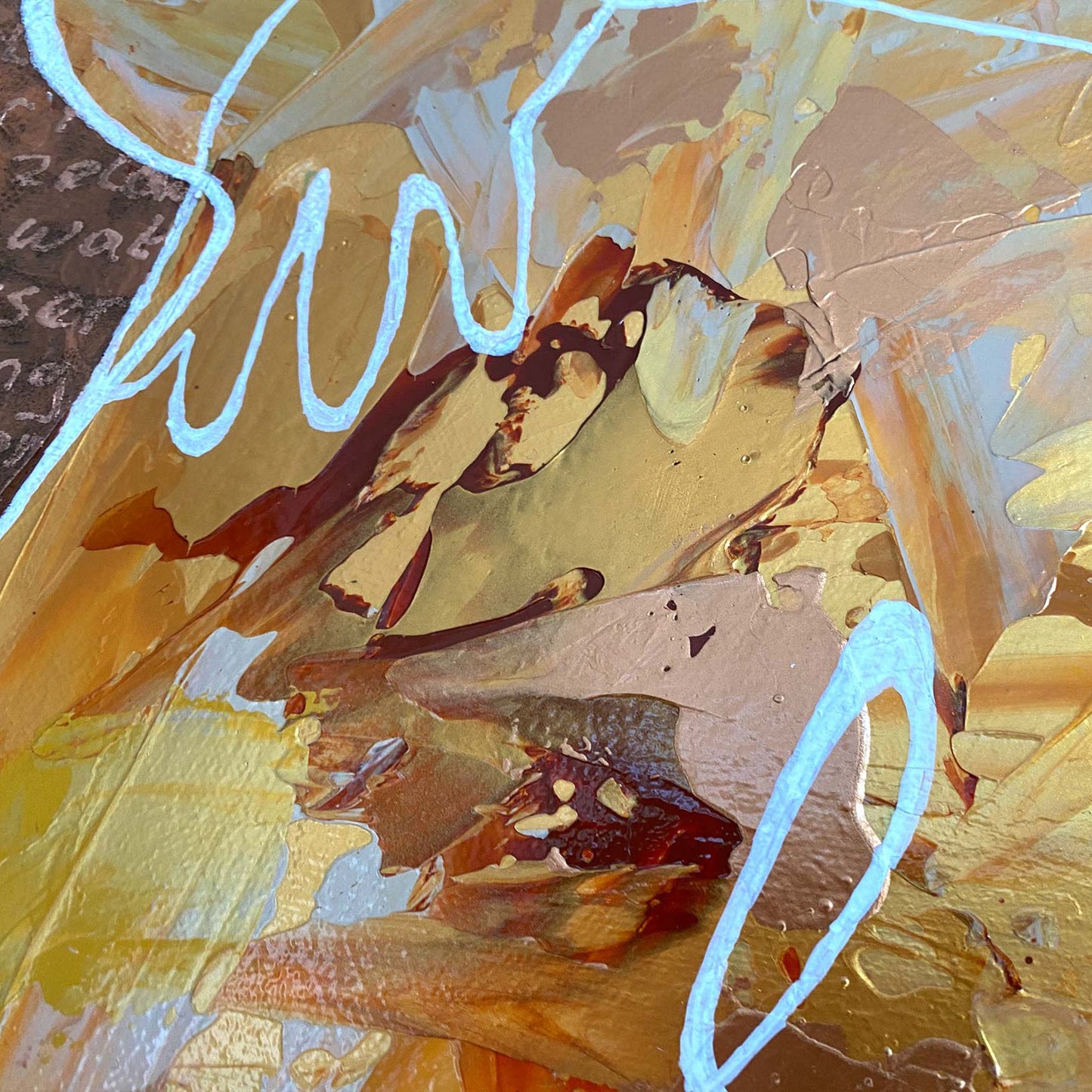 Kleurrijk figuratief schilderij van Elise Eekhout met abstracte vormen in warme tinten