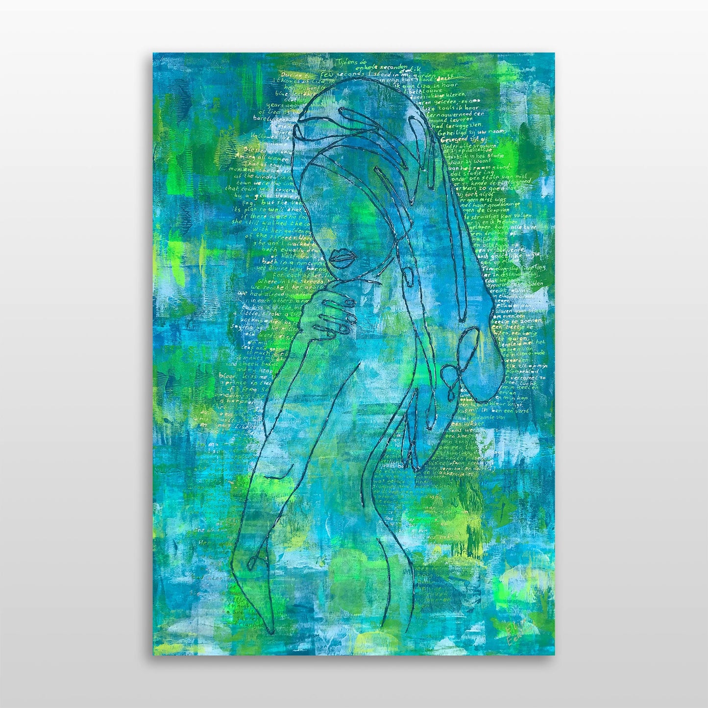 Kleurrijk figuratief schilderij van een vrouw in blauwtinten met abstracte achtergrond door Elise Eekhout