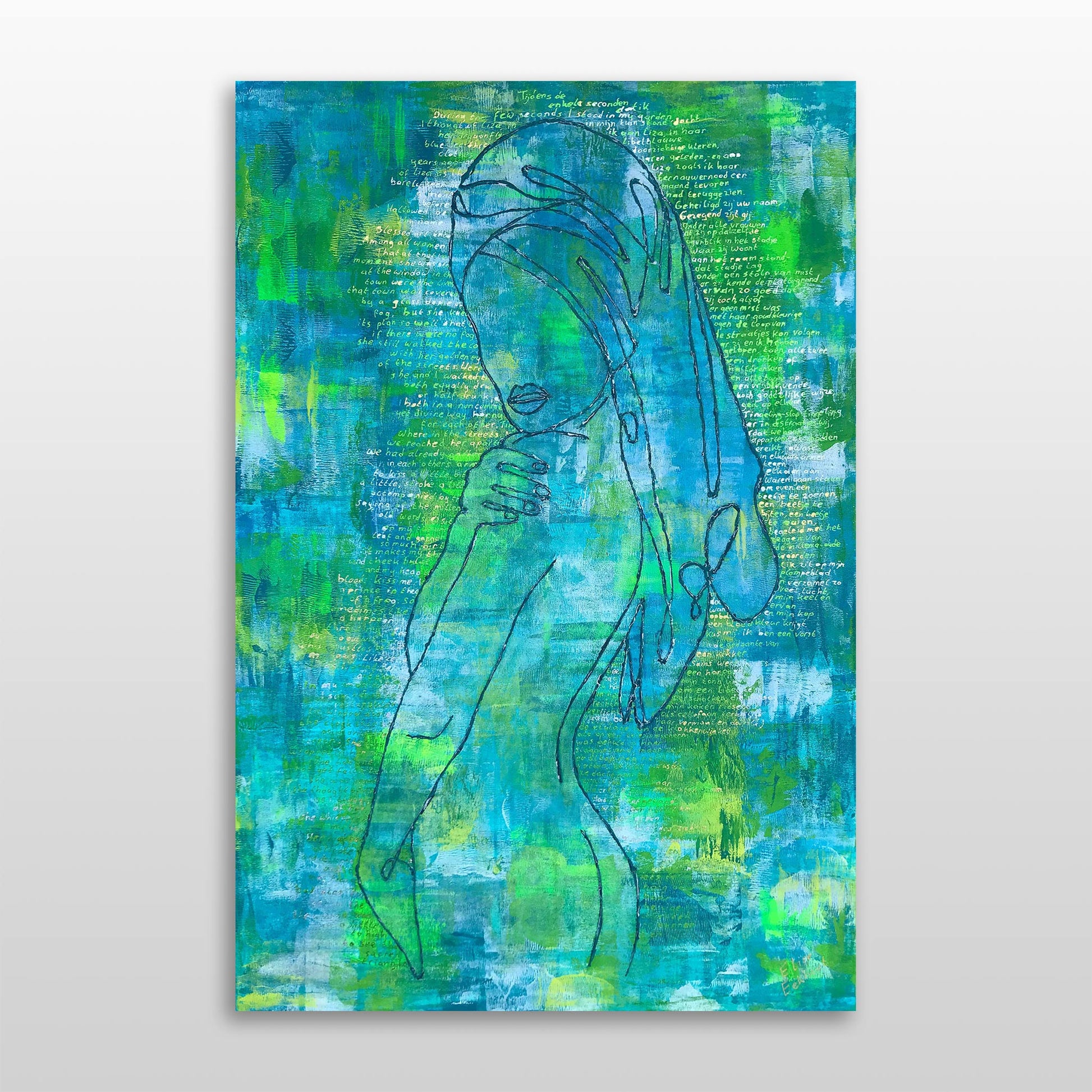 Kleurrijk figuratief schilderij van een vrouw in blauwtinten met abstracte achtergrond door Elise Eekhout