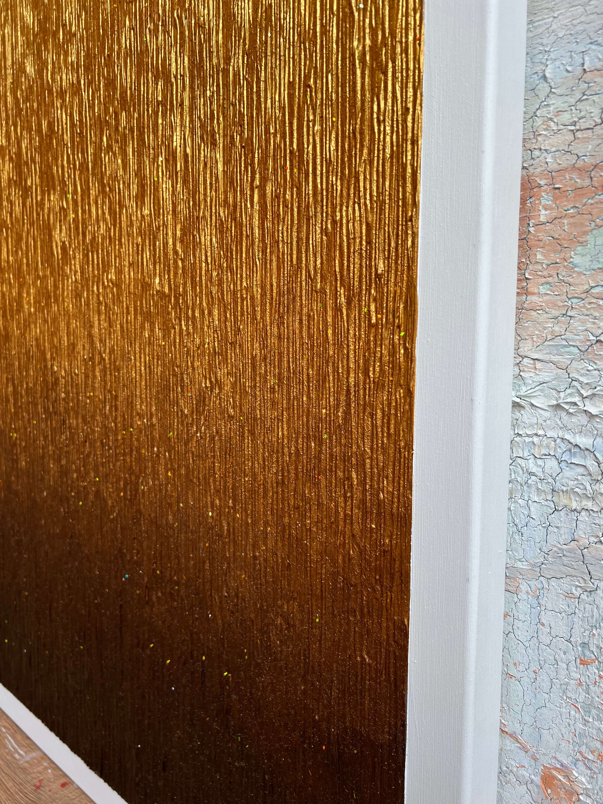 Luxe schilderij met goud tinten van Atelier58 met textuur en diepte in een modern design