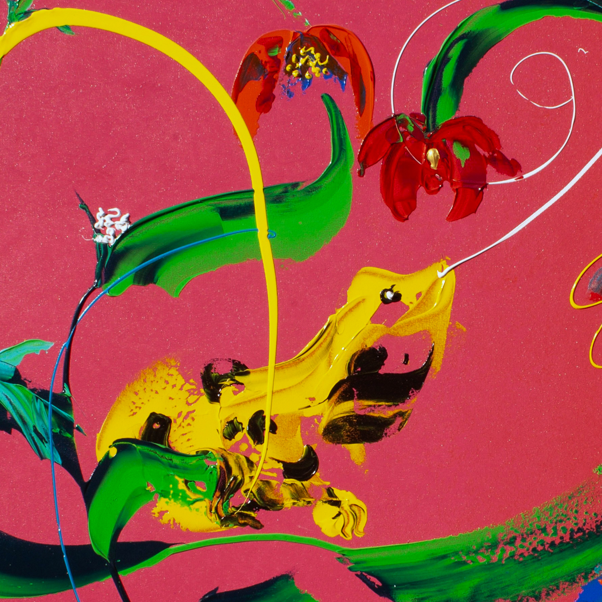 Abstract roze schilderij van Art by Marieke Brouwers met felle gele en groene slingers en rode bloemvormen voor modern interieur