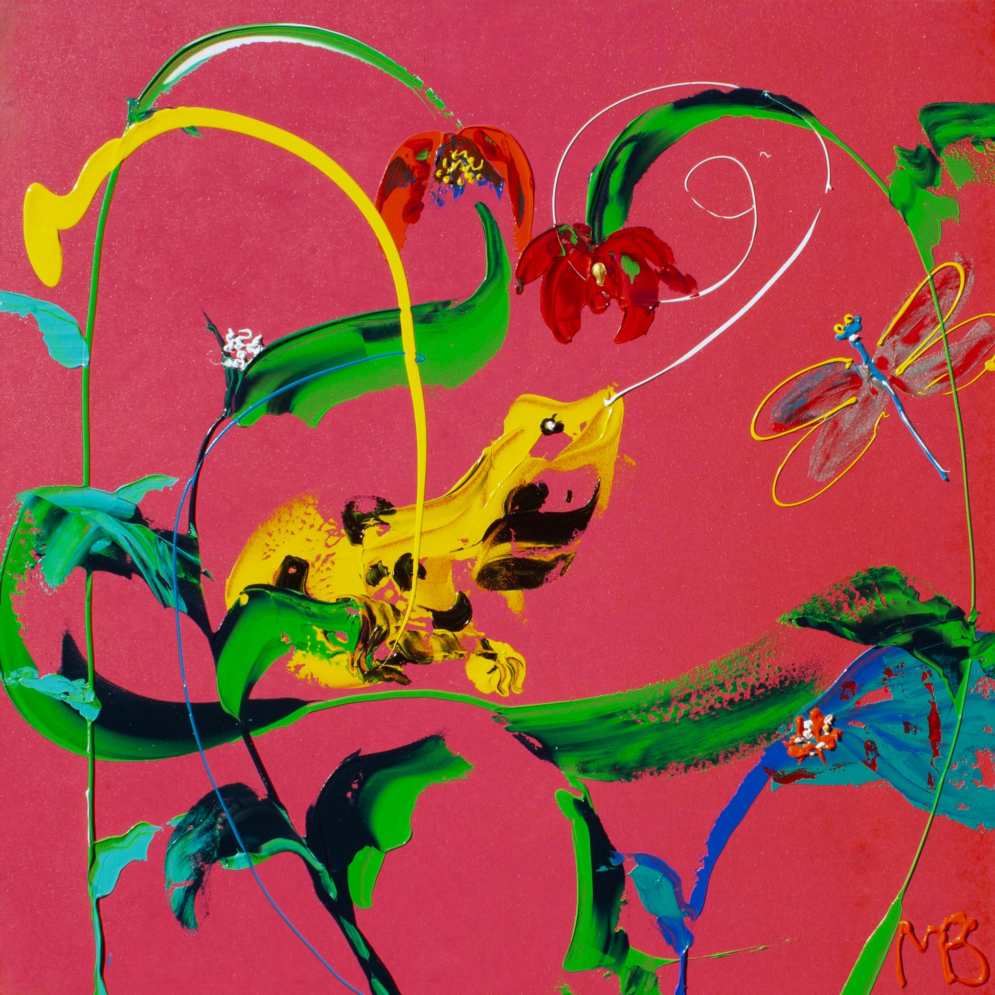 Abstract roze schilderij van Art by Marieke Brouwers met felle groene en gele penseelstreken en bloem en libelle motieven