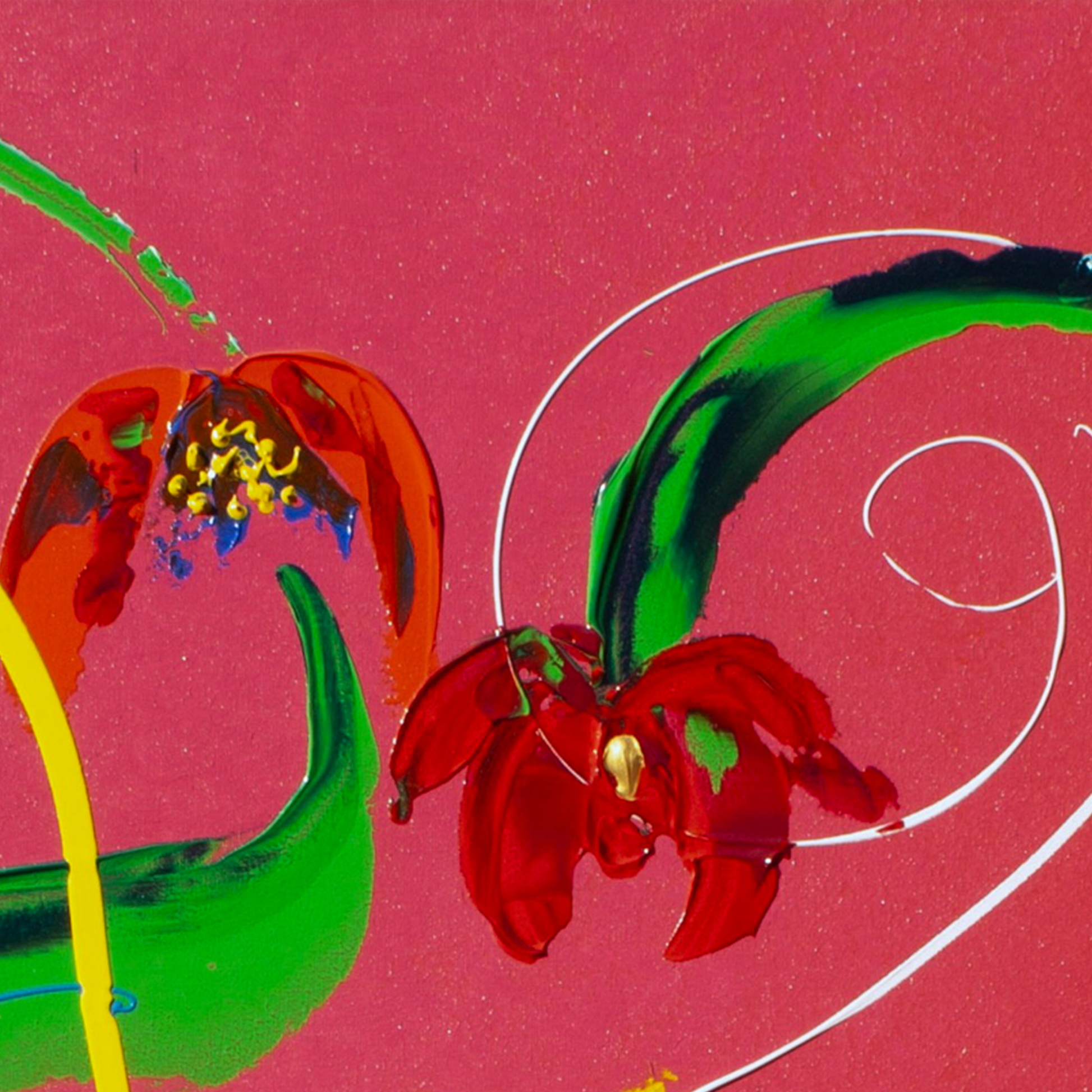 Abstract roze schilderij door Art by Marieke Brouwers met felle groene penseelstreken en rode bloemen