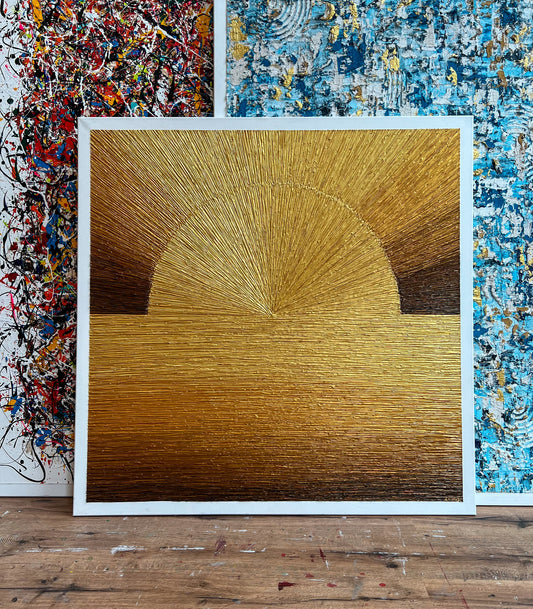 Modern schilderij zonsondergang met gouden en bruine tinten van Atelier58 op houten vloer