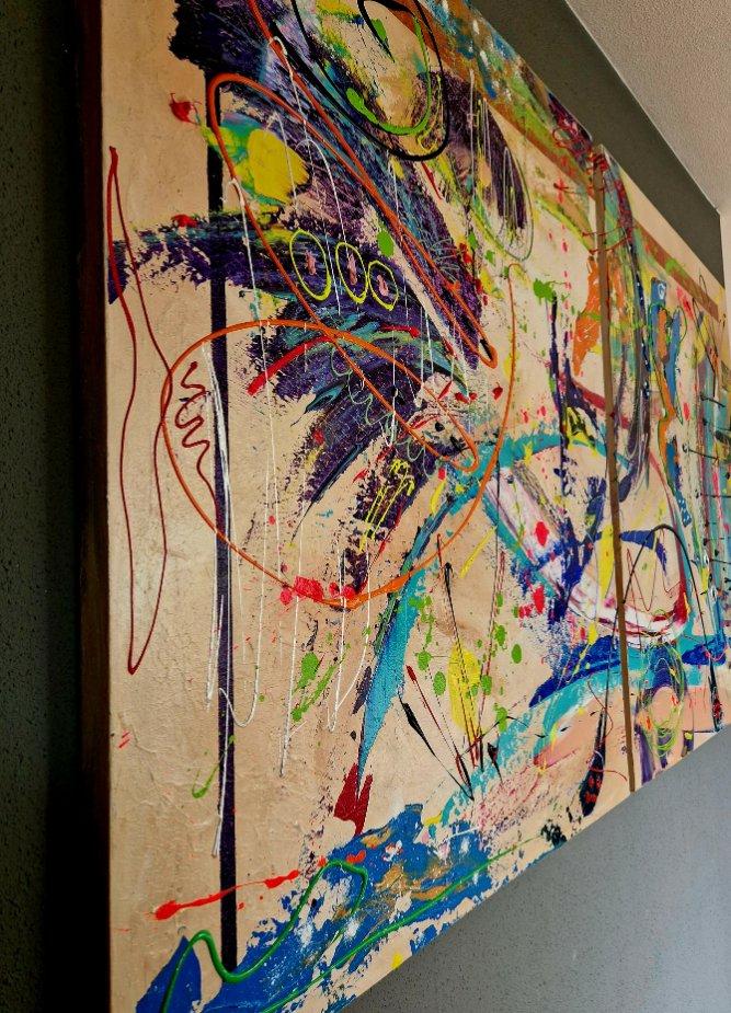 Abstract schilderij met levendige kleuren moderne kunst aan de muur van Art by Marieke Brouwers