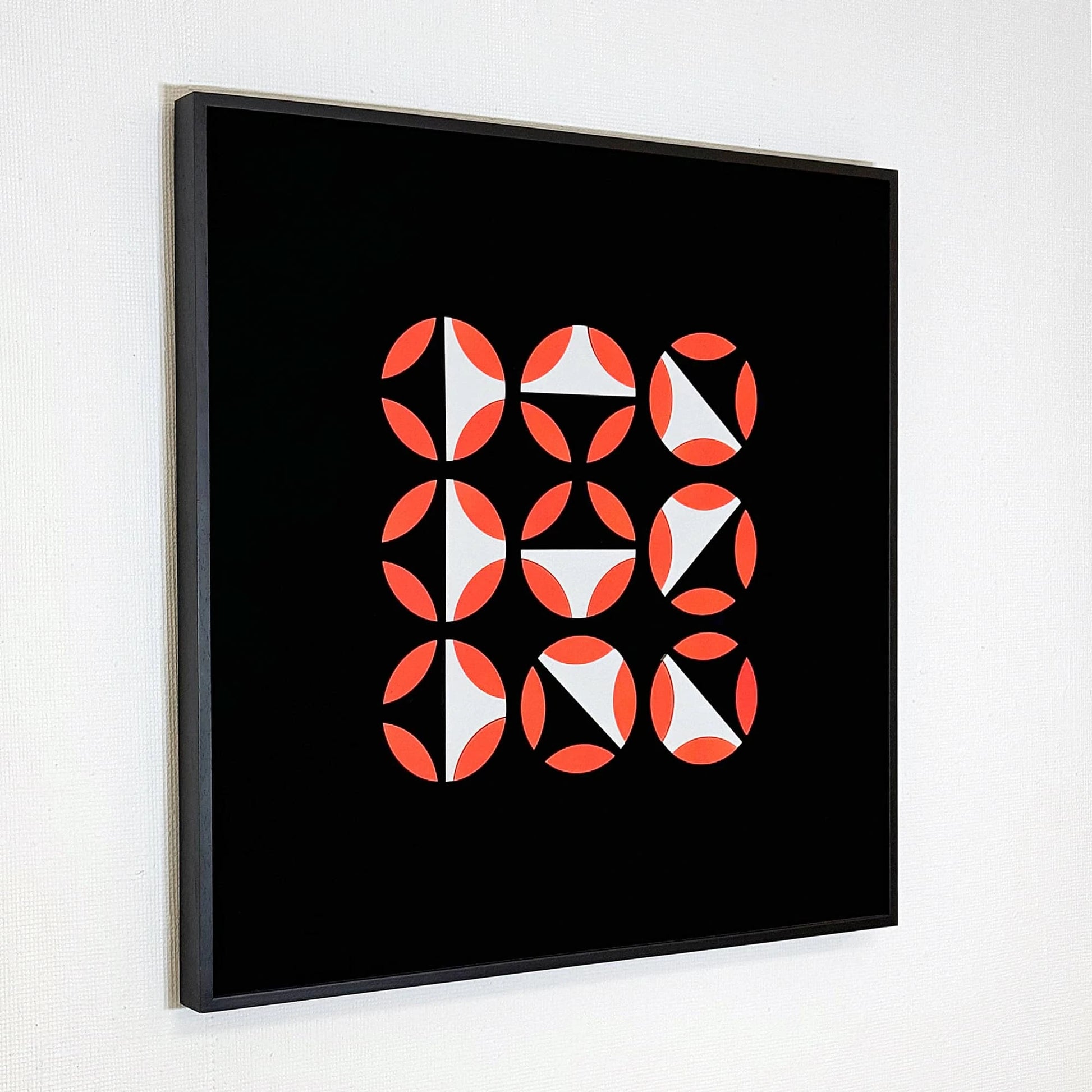 Moderne kunst voor interieur van Rob Stolte met abstracte vormen op een zwarte achtergrond