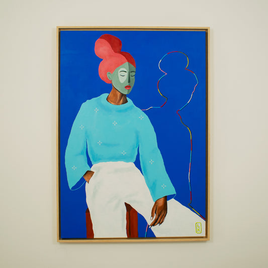 Moderne schilderij van een vrouw in blauwe trui met roze haar en schaduw op een felblauwe achtergrond