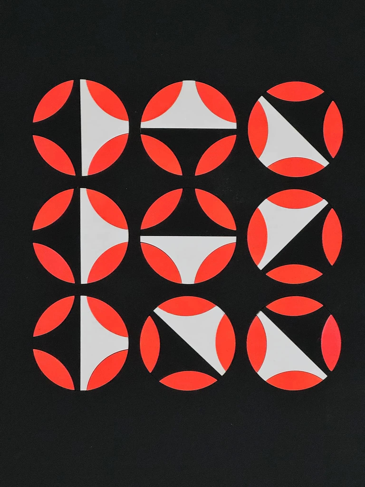 Moderne wanddecoratie van Rob Stolte met abstracte geometrische vormen in levendige kleuren