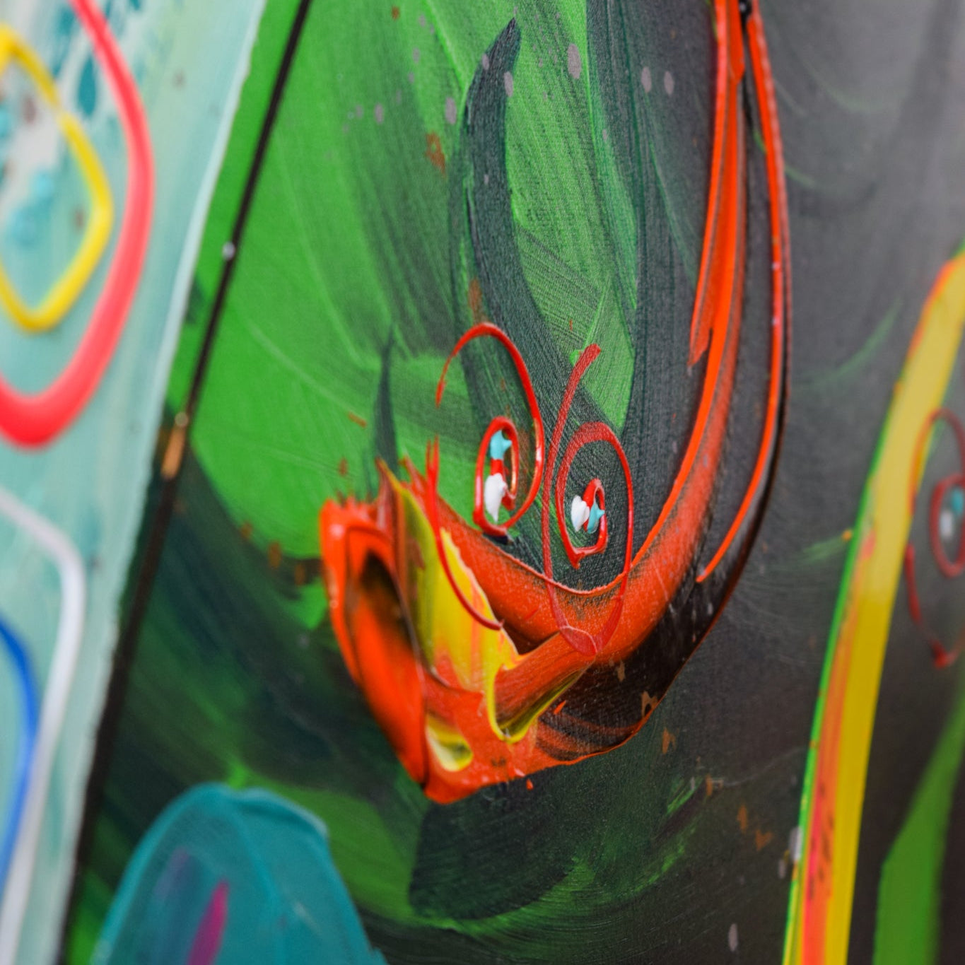 Origineel kunstwerk kopen van Marieke Brouwers met kleurrijke abstracte vis in levendige tinten