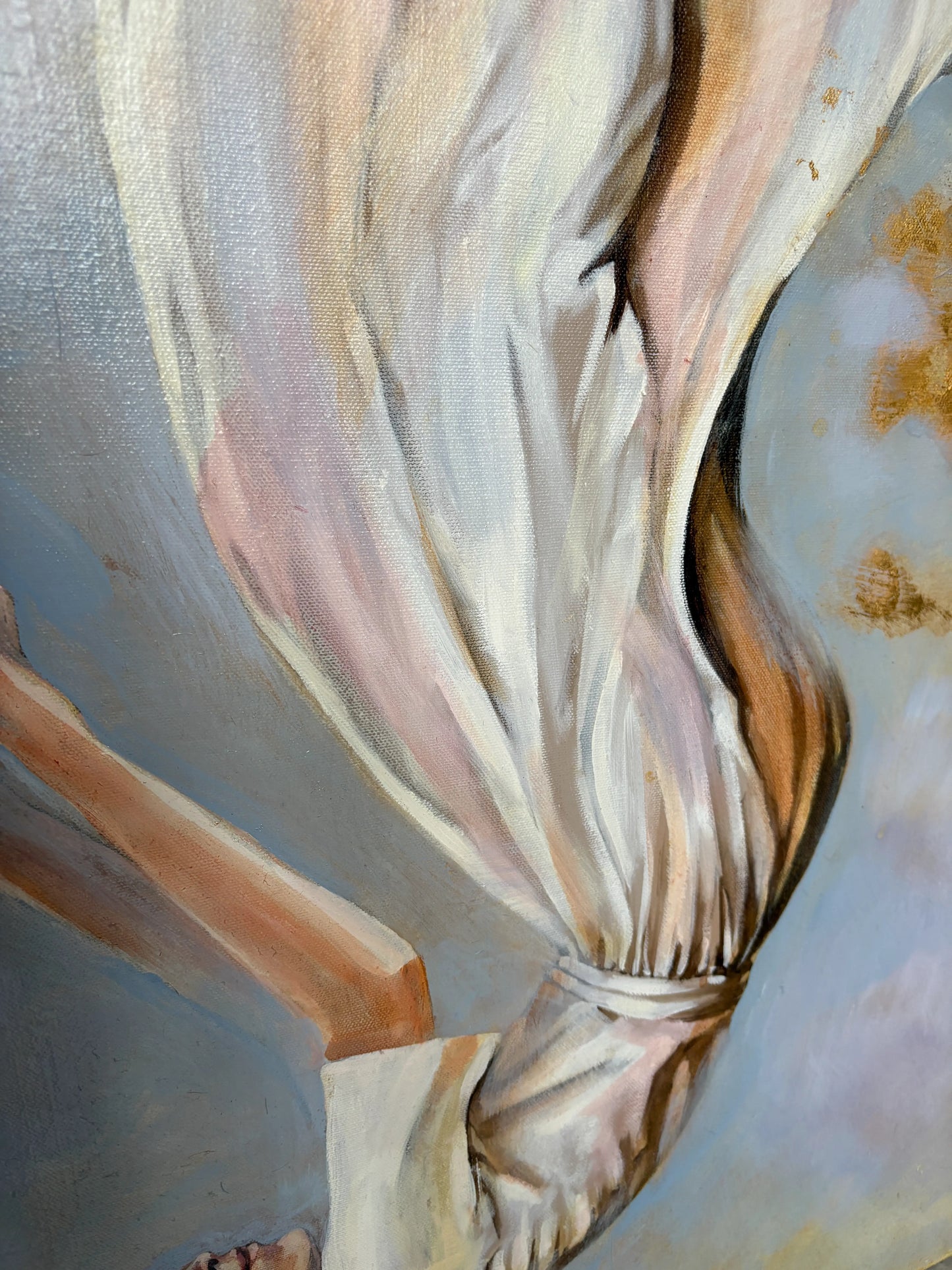 Detail van het origineel schilderij Gravity VI van Anna Ulyashyna met een dynamische doekbeweging