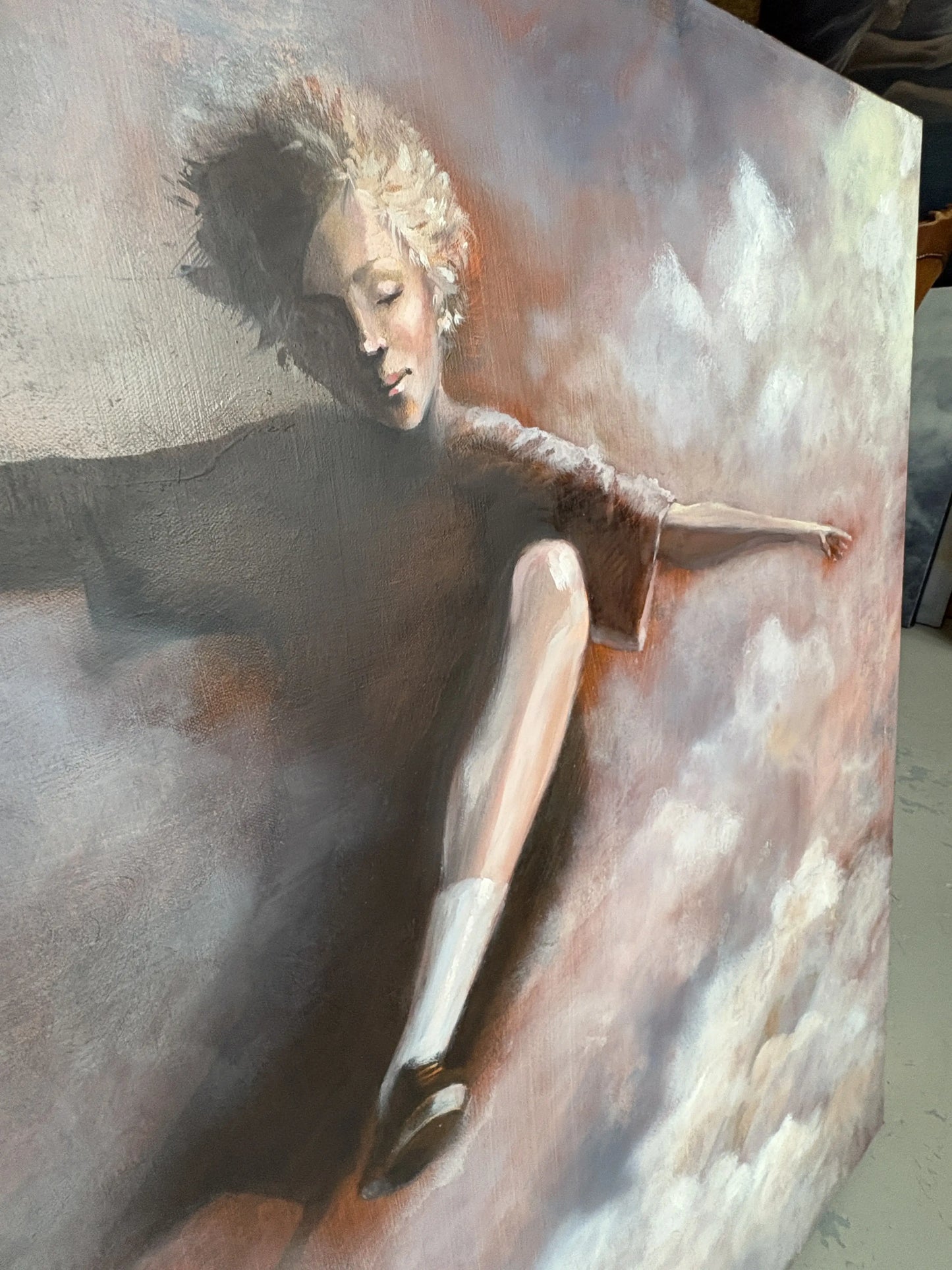 Origineel schilderij Gravity X van Anna Ulyashyna met een zwevend kind tussen de wolken