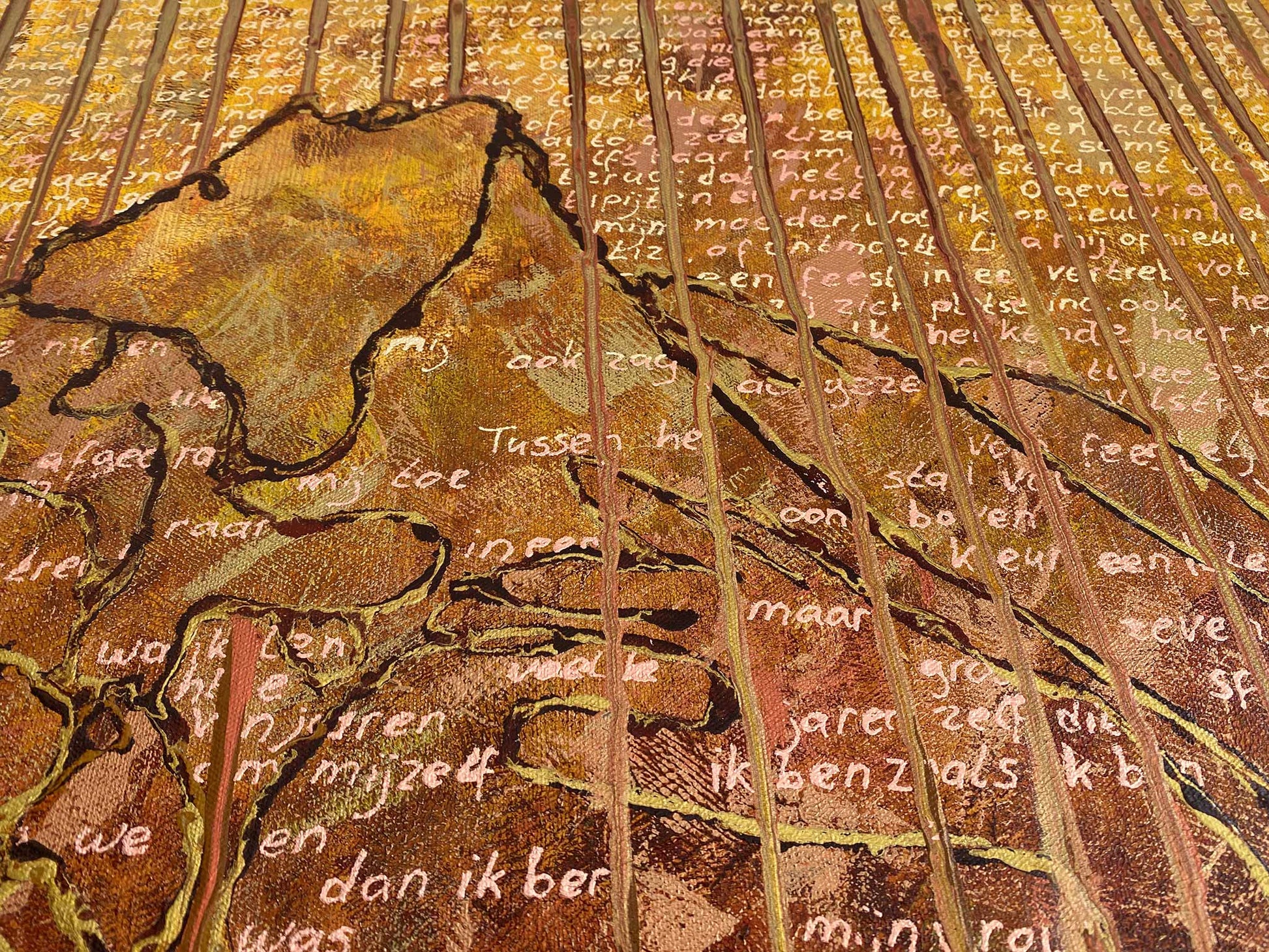 Origineel schilderij kopen van Elise Eekhout met abstracte elementen en tekst op een warme achtergrond