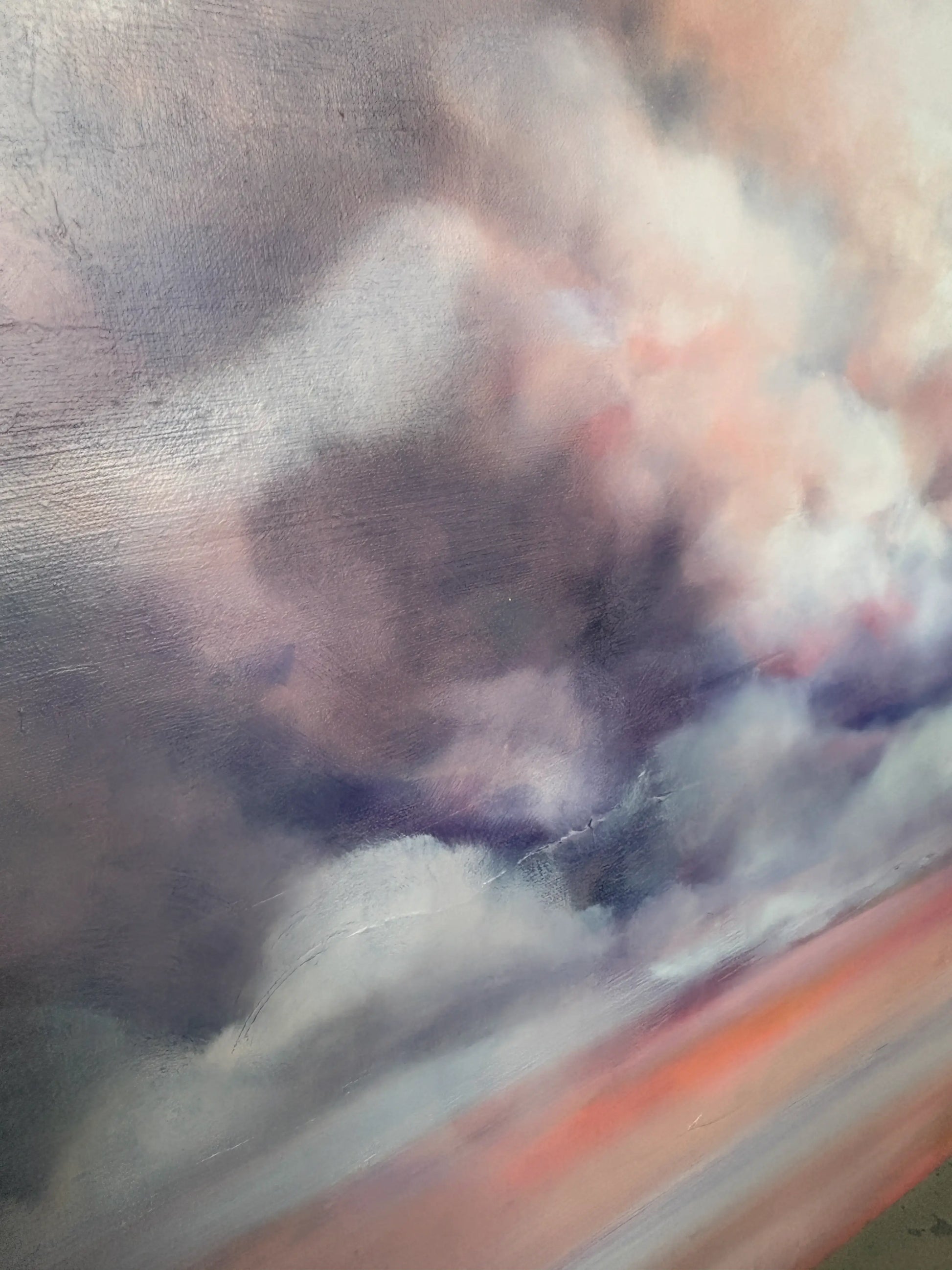 Detail van het origineel schilderij Serene Thunder met zachte wolken en een warme kleurenpalet