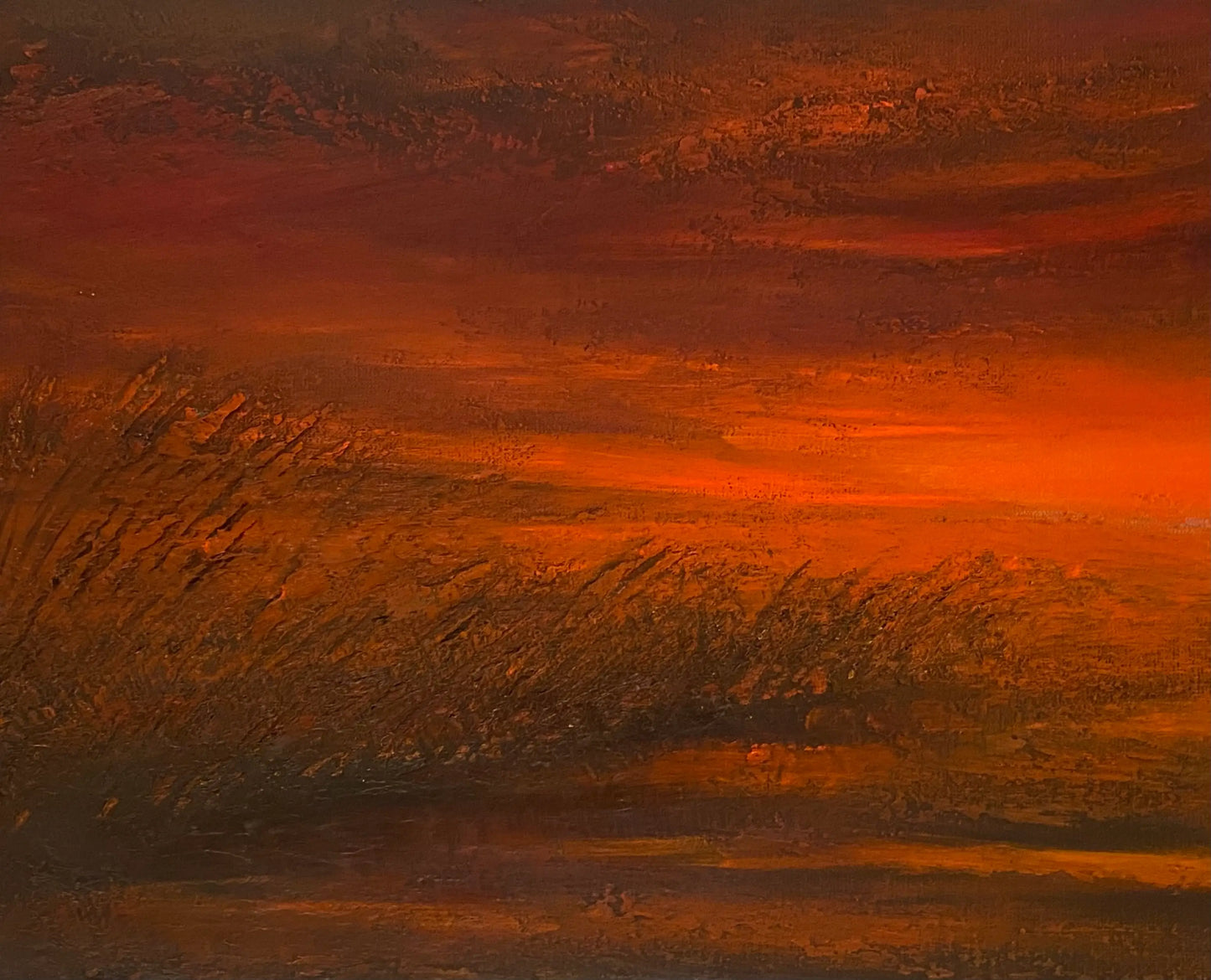 Avondrood schilderij van Inez Heintzberger met vurige oranje en rode tinten in abstracte stijl