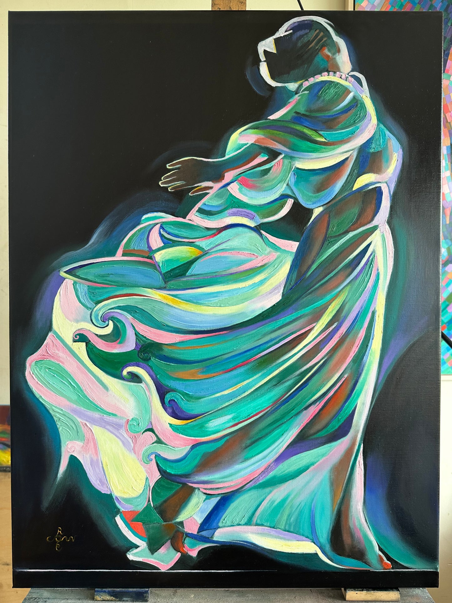 Schilderij Neo Deco van Corné Akkers met een kleurrijke dansende figuur op een donkere achtergrond