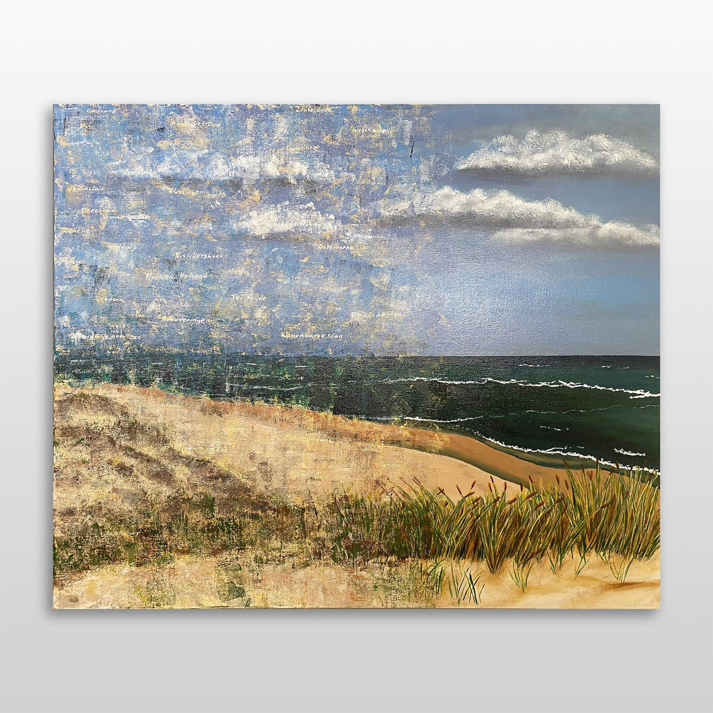 Schilderij van Elise Eekhout met een prachtig strandlandschap en blauwe lucht met wolken