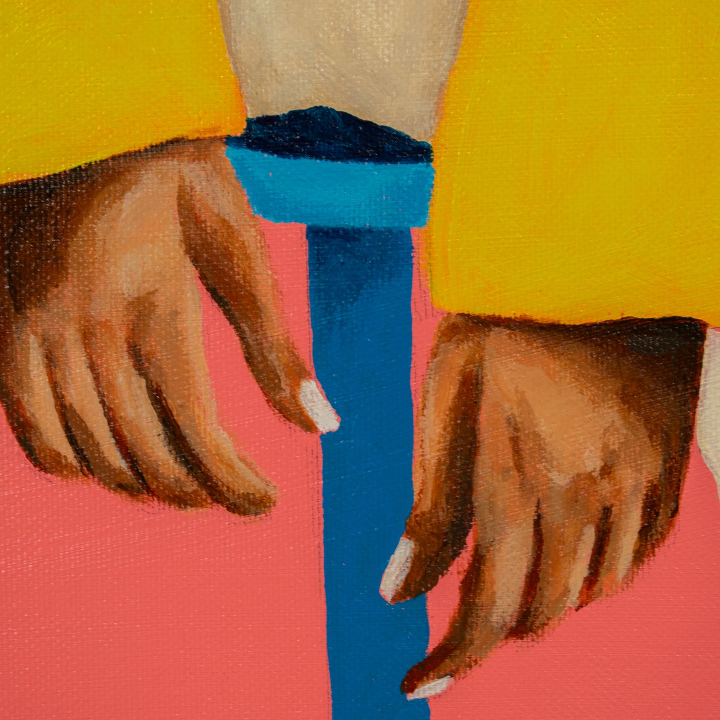 Vlekkeloos schilderij vrouw met kleurrijke details en handen die de aandacht trekken