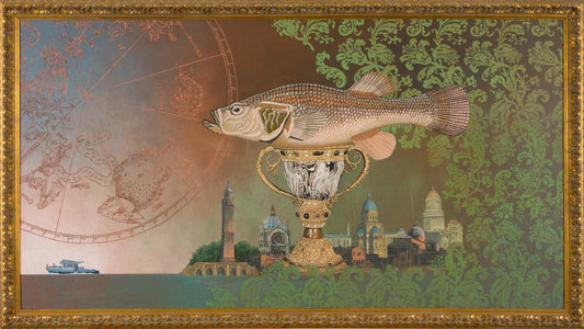 Surrealistisch schilderij van een vis boven een trofee met historische gebouwen op de achtergrond