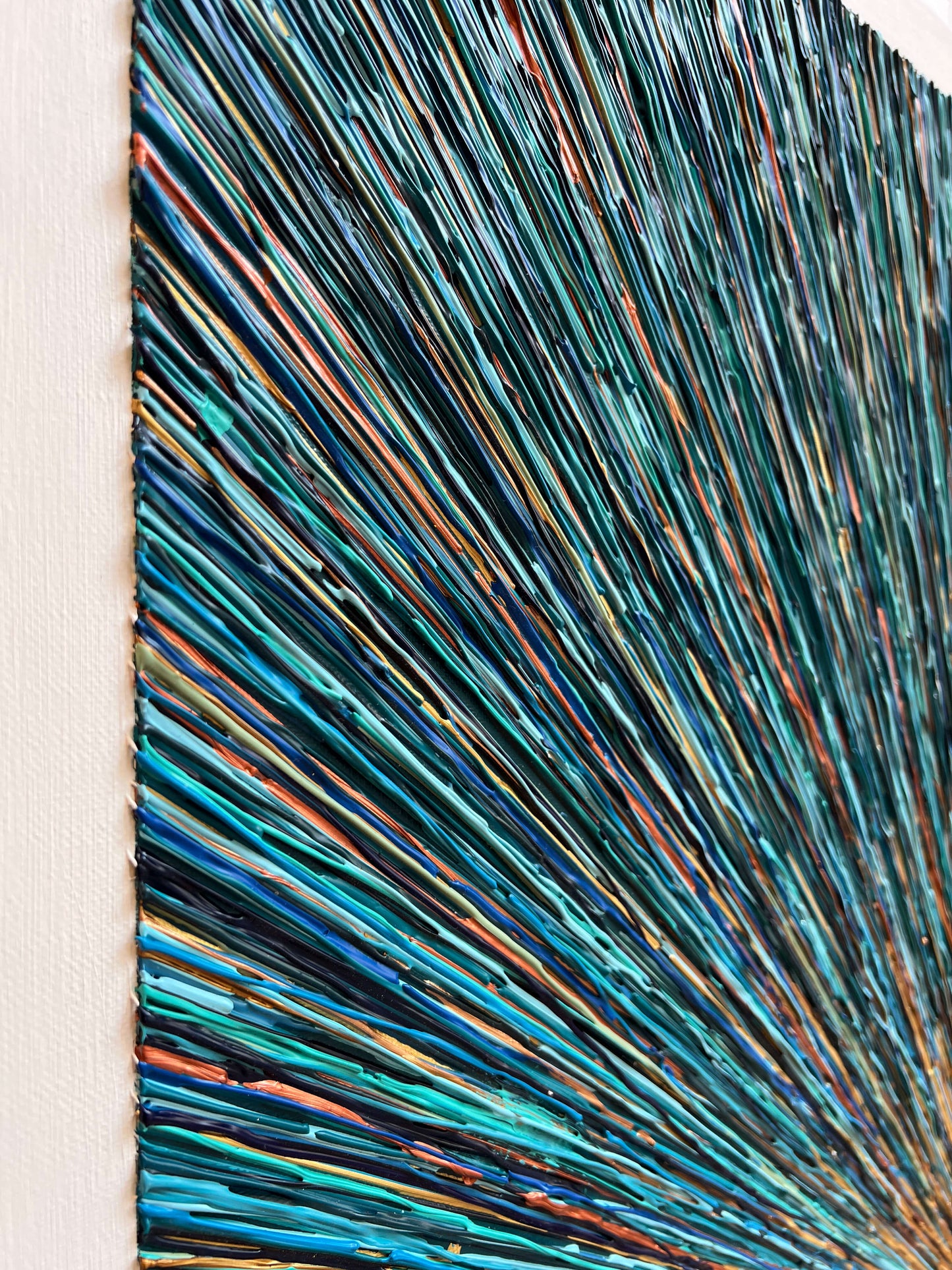 Uniek kunstwerk Azure schilderij van Atelier58 met blauwe en oranje dikke verfstralen op canvas