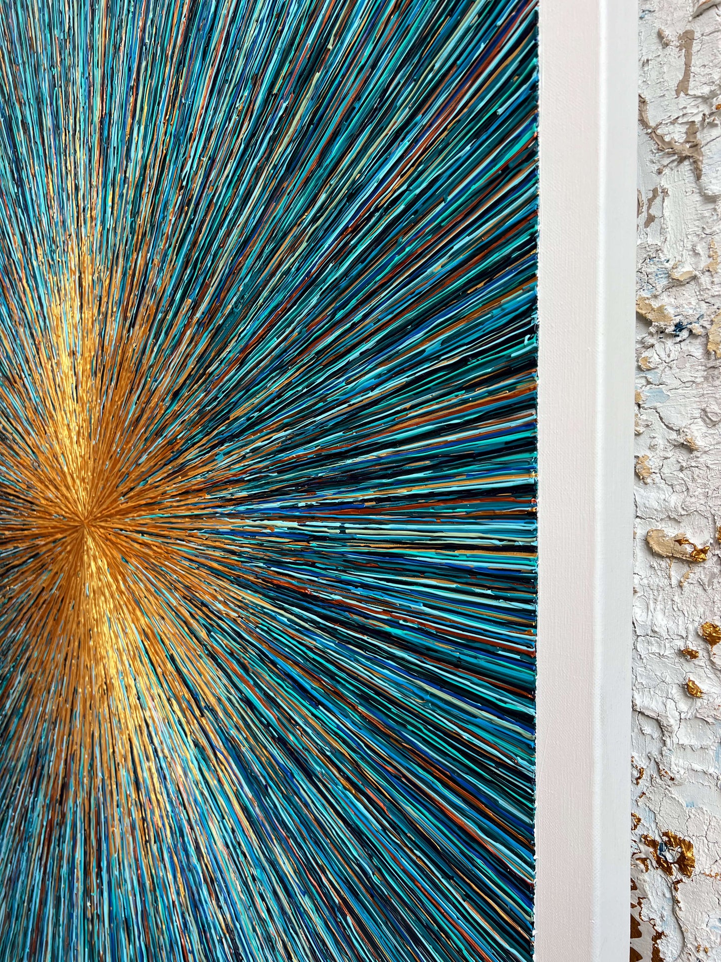 Uniek kunstwerk Azure schilderij met stralende blauwe en gouden lijnen van Atelier58