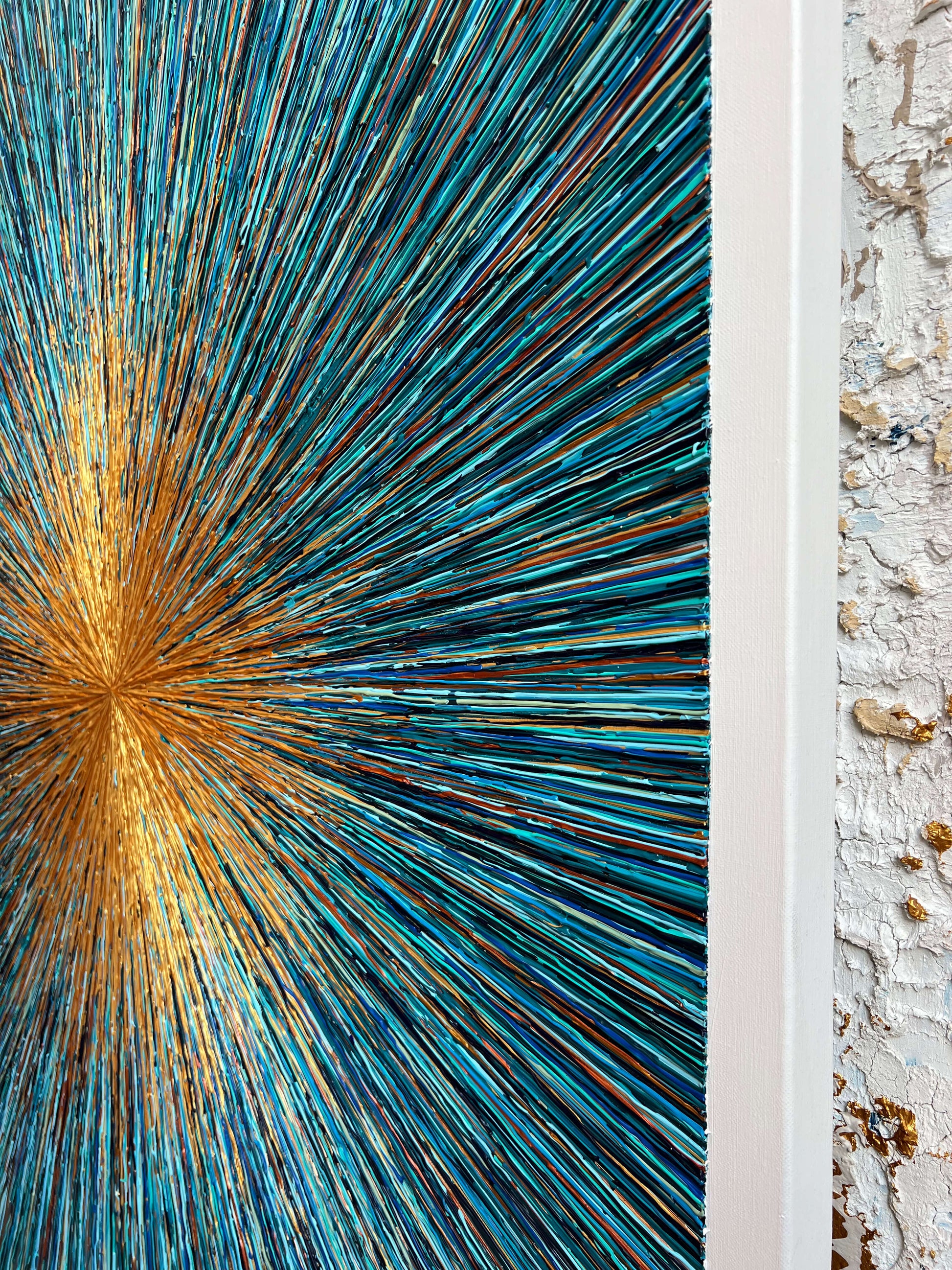 Uniek kunstwerk Azure schilderij met stralende blauwe en gouden lijnen van Atelier58