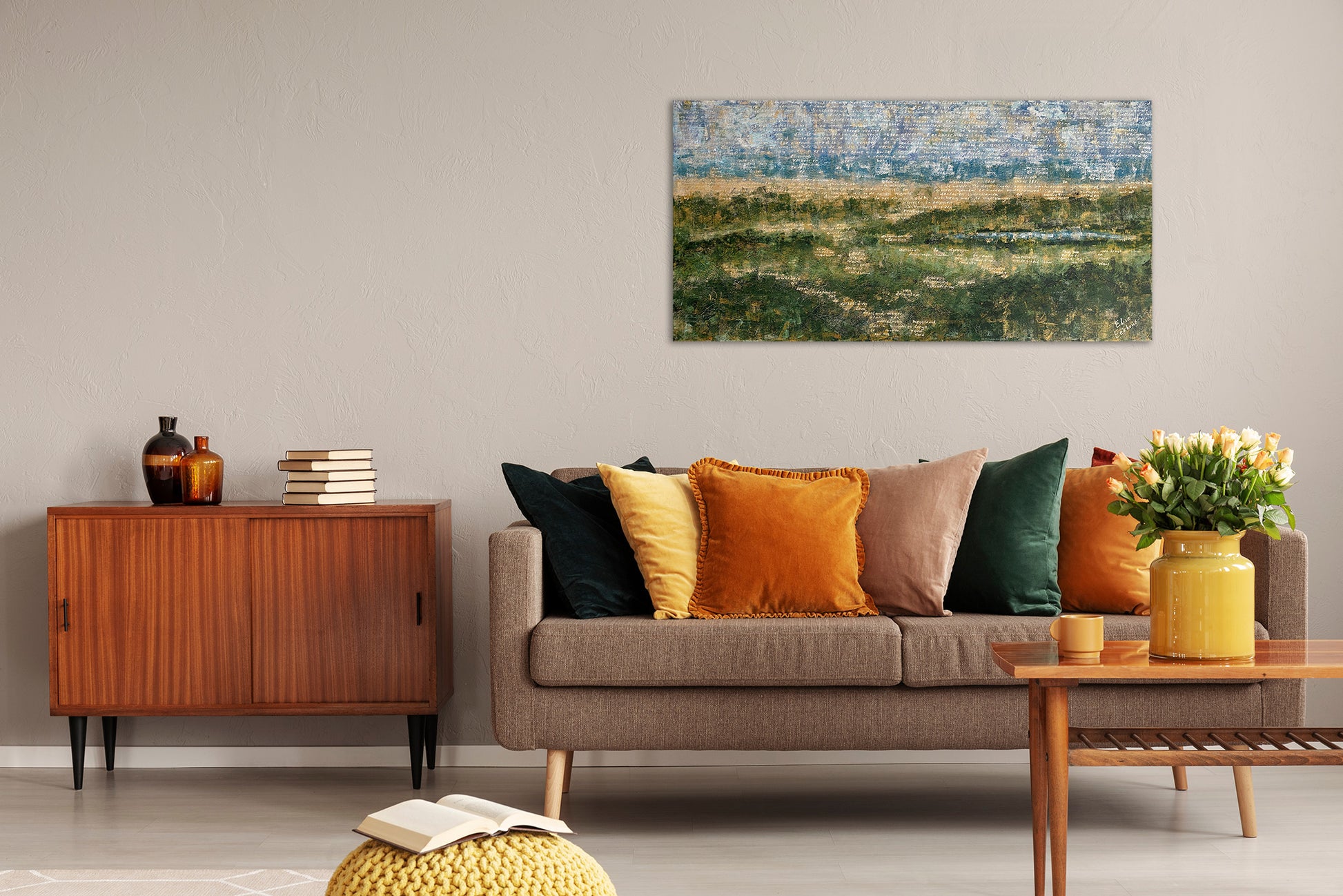 Schilderij van Elise Eekhout met het thema vermiste land, weergegeven in een woonkamer met stijlvolle inrichting